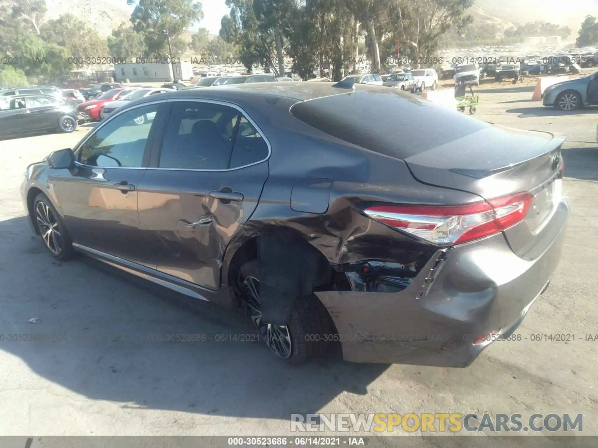 3 Photograph of a damaged car 4T1G11AK1LU343362 TOYOTA CAMRY 2020