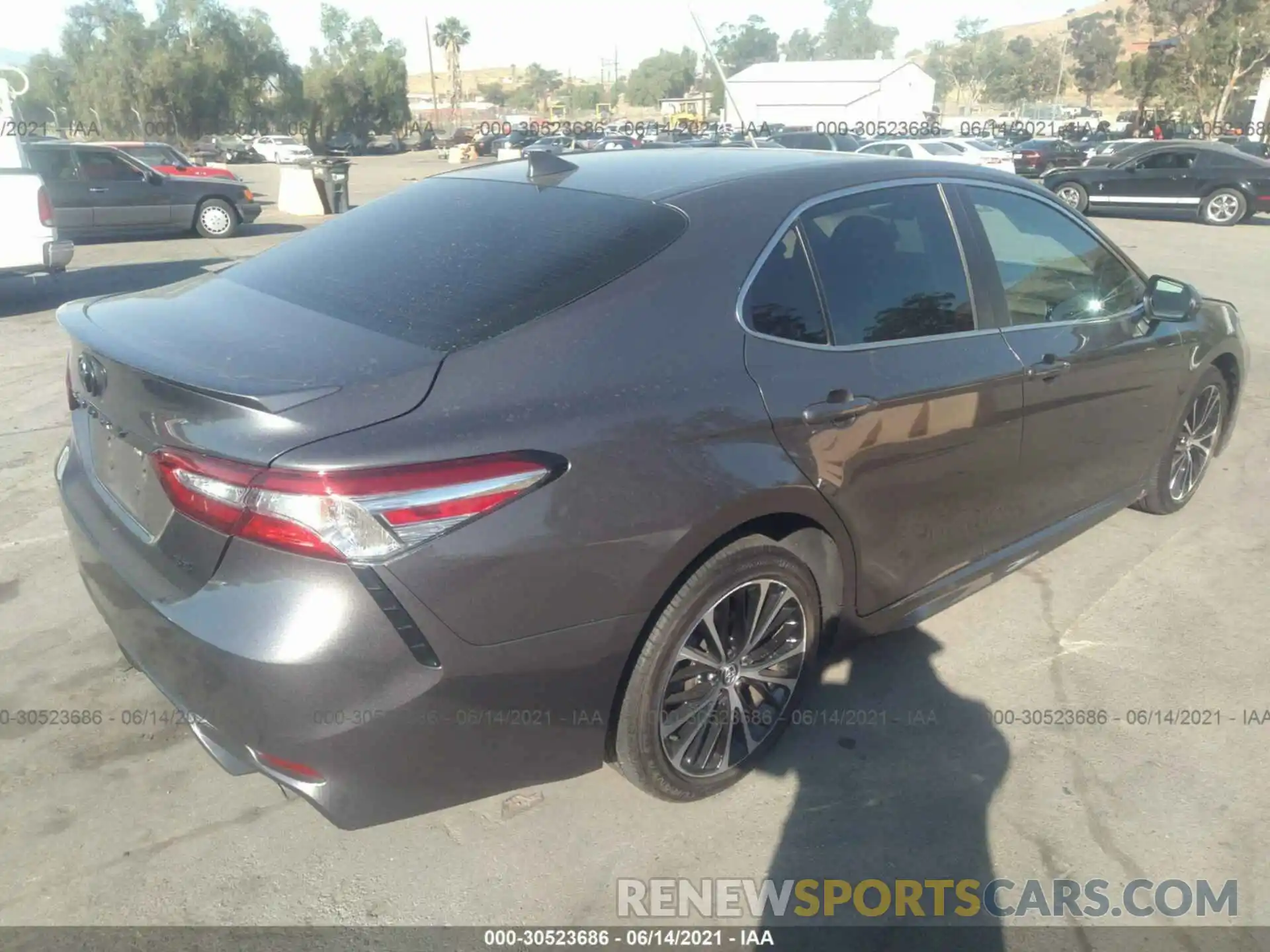 4 Photograph of a damaged car 4T1G11AK1LU343362 TOYOTA CAMRY 2020