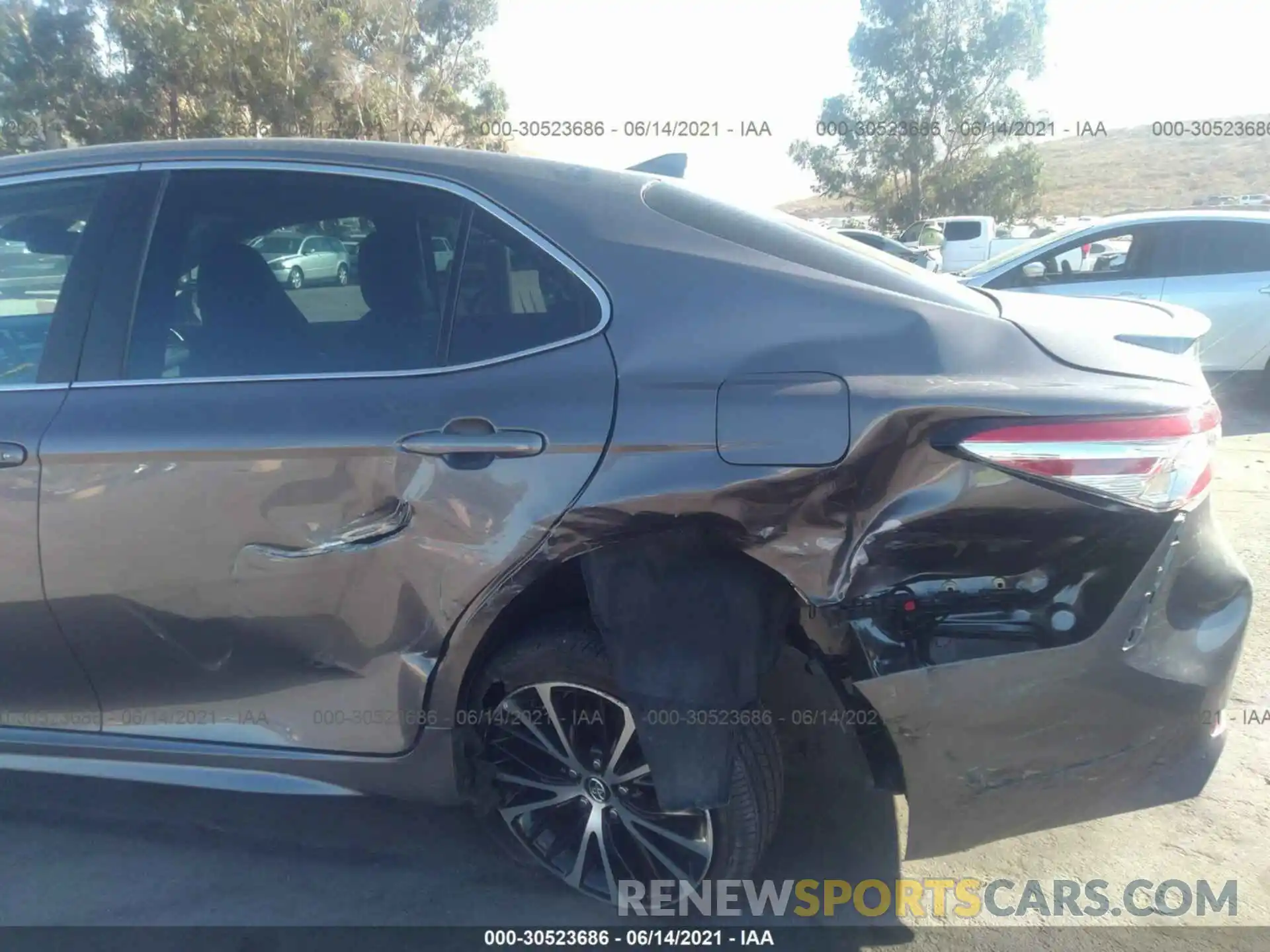 6 Photograph of a damaged car 4T1G11AK1LU343362 TOYOTA CAMRY 2020