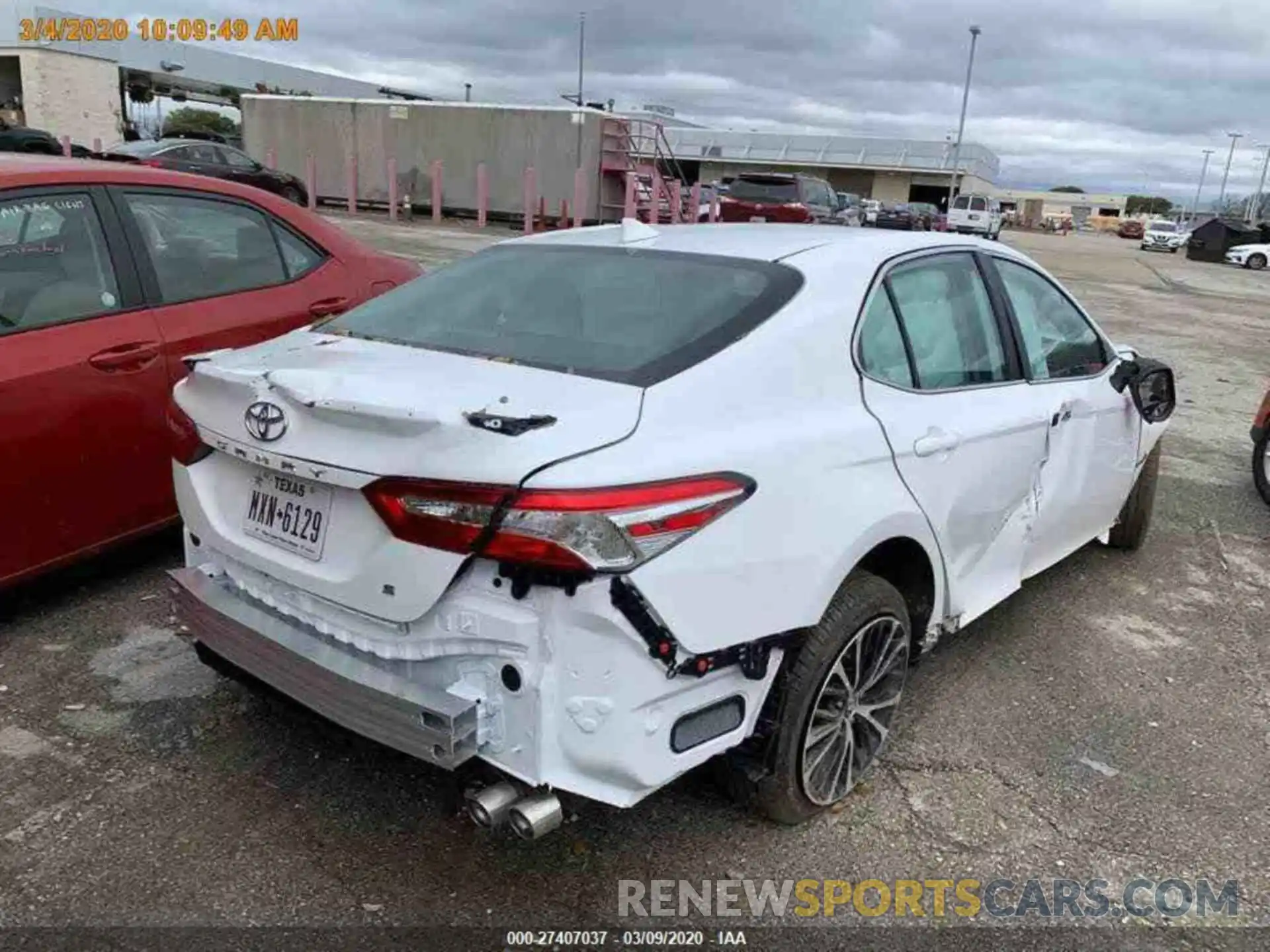 15 Photograph of a damaged car 4T1G11AK1LU343782 TOYOTA CAMRY 2020