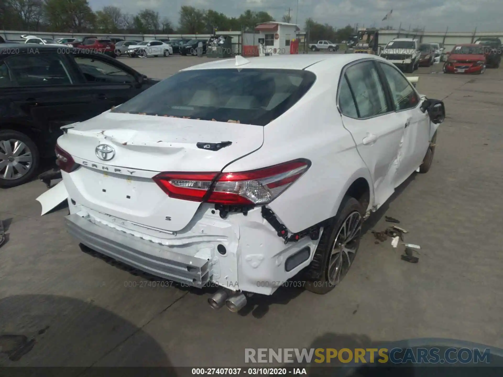 4 Photograph of a damaged car 4T1G11AK1LU343782 TOYOTA CAMRY 2020