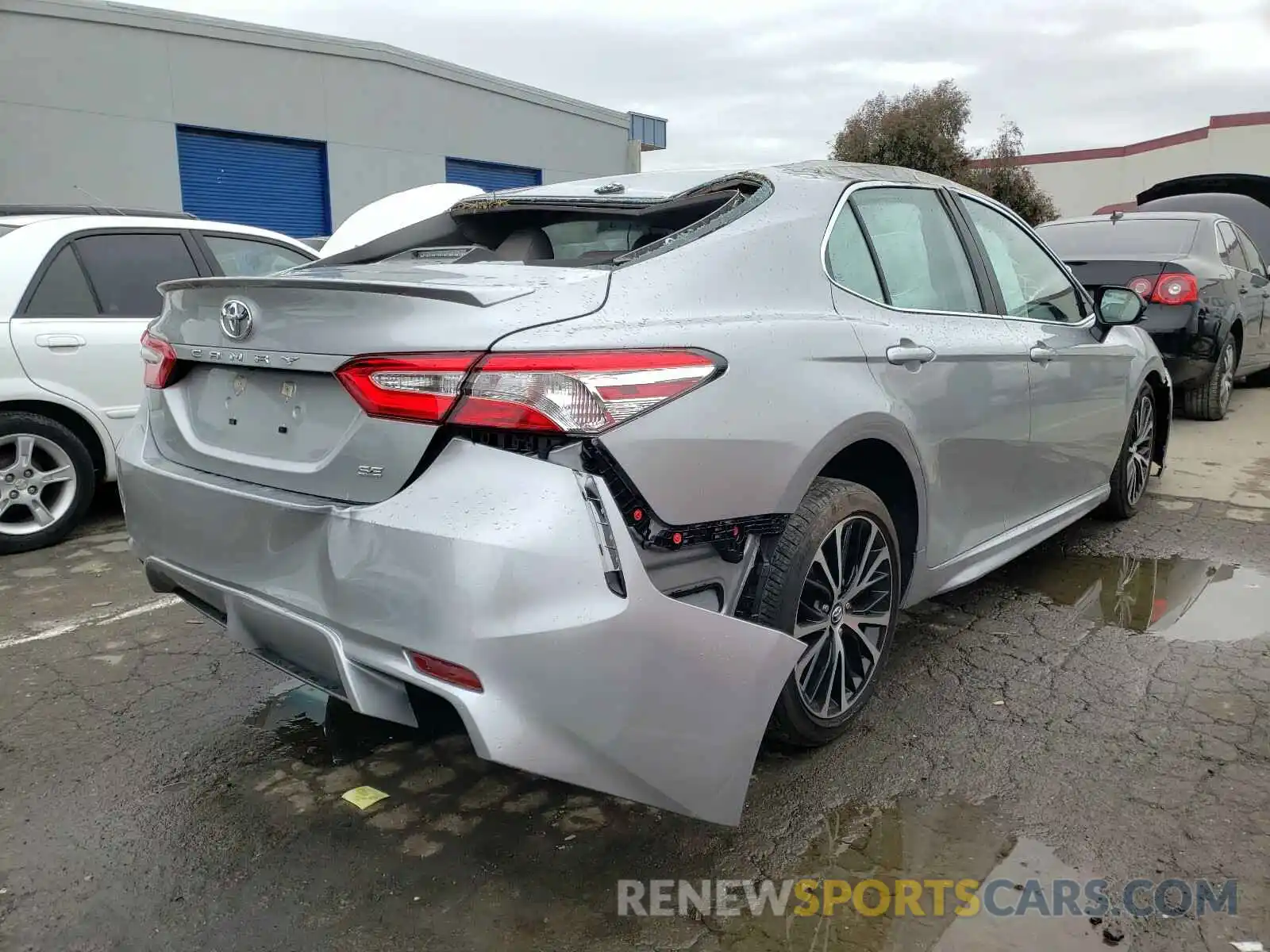 4 Photograph of a damaged car 4T1G11AK1LU344172 TOYOTA CAMRY 2020