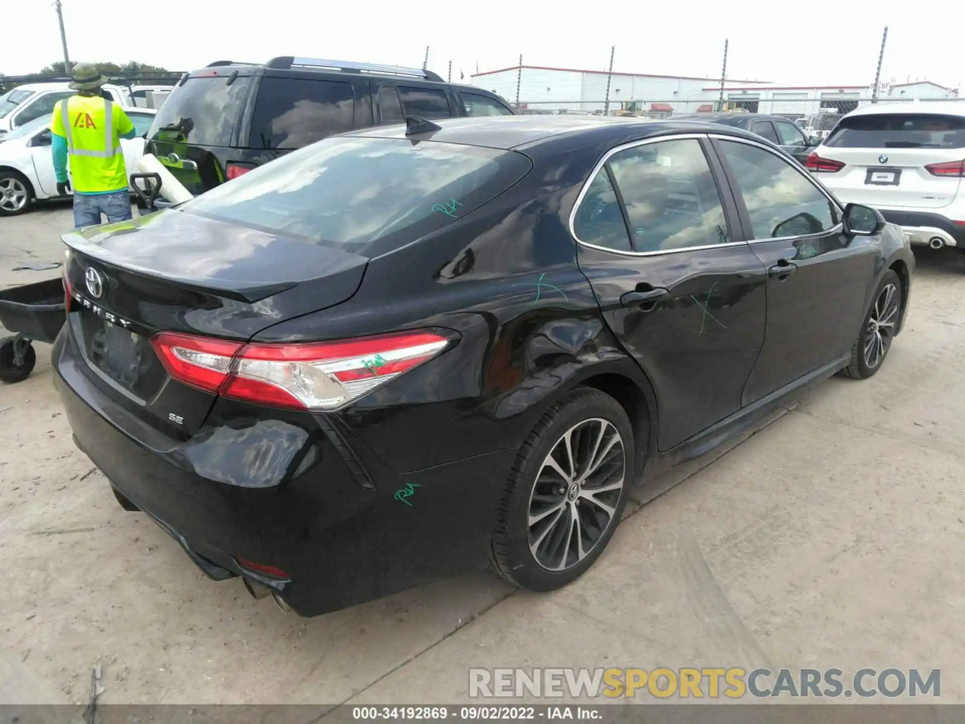 4 Photograph of a damaged car 4T1G11AK1LU346469 TOYOTA CAMRY 2020