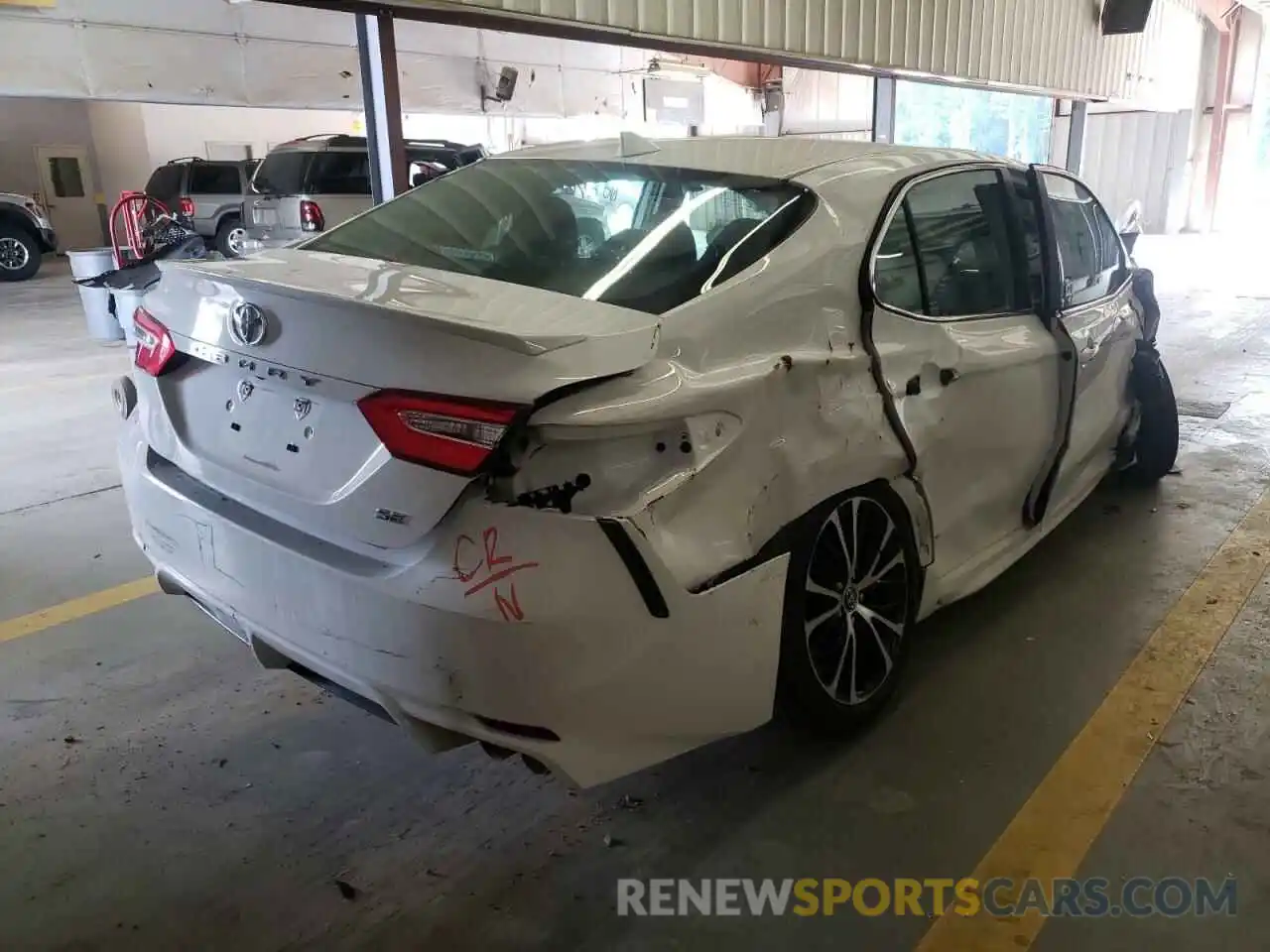 4 Photograph of a damaged car 4T1G11AK1LU347475 TOYOTA CAMRY 2020