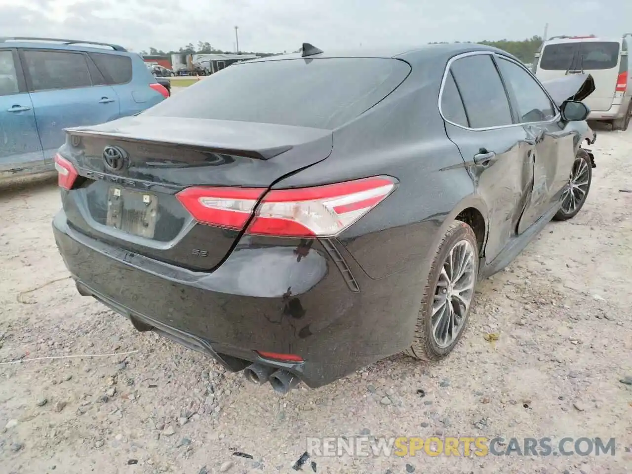 4 Photograph of a damaged car 4T1G11AK1LU352708 TOYOTA CAMRY 2020