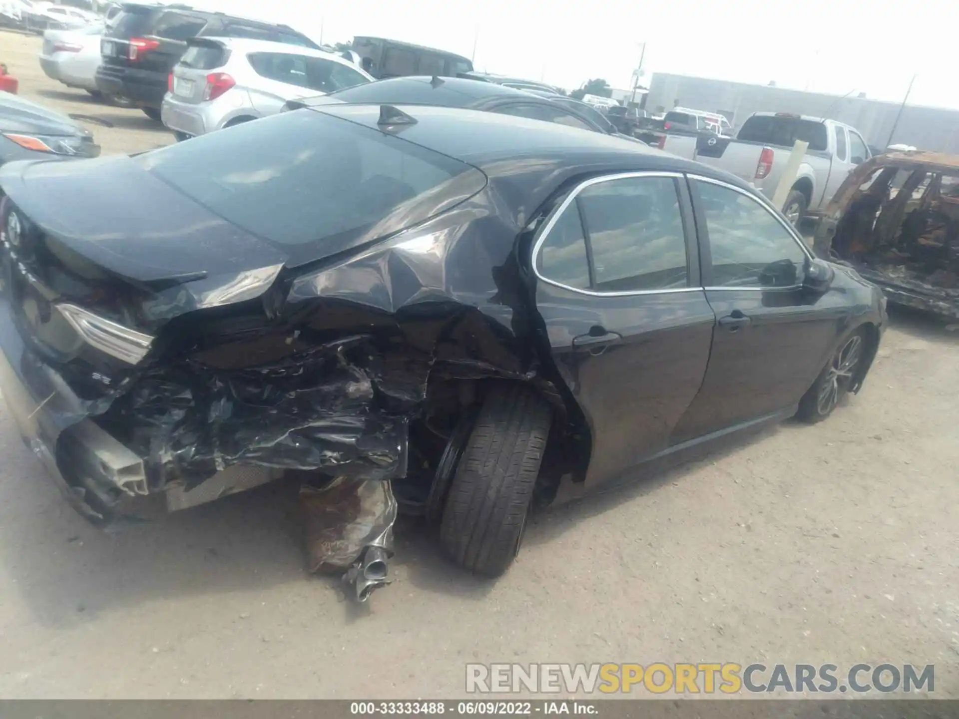 4 Photograph of a damaged car 4T1G11AK1LU357066 TOYOTA CAMRY 2020