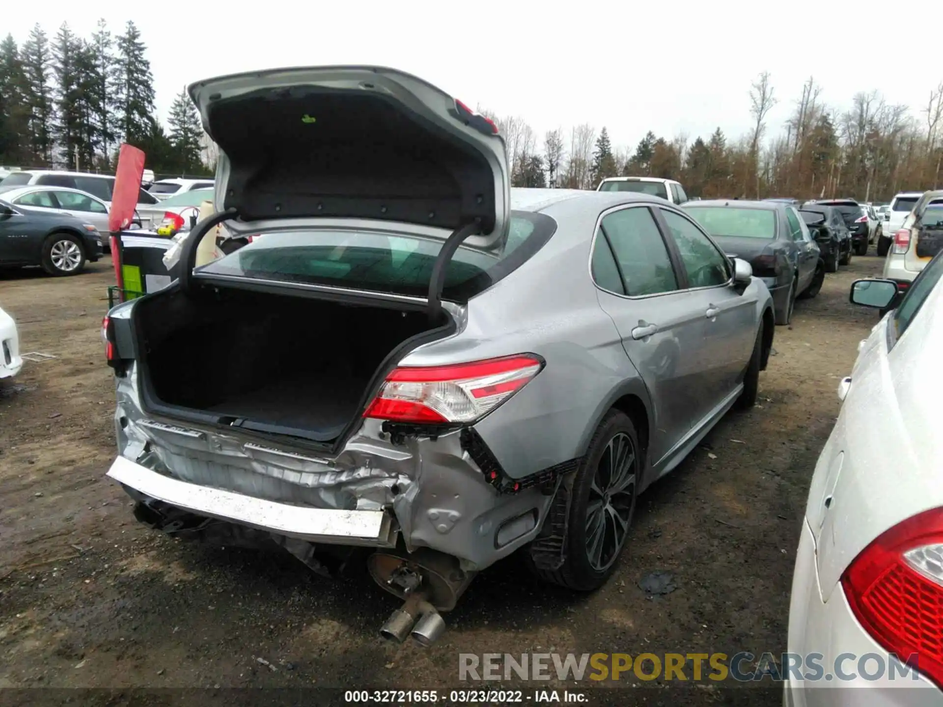 4 Photograph of a damaged car 4T1G11AK1LU358833 TOYOTA CAMRY 2020