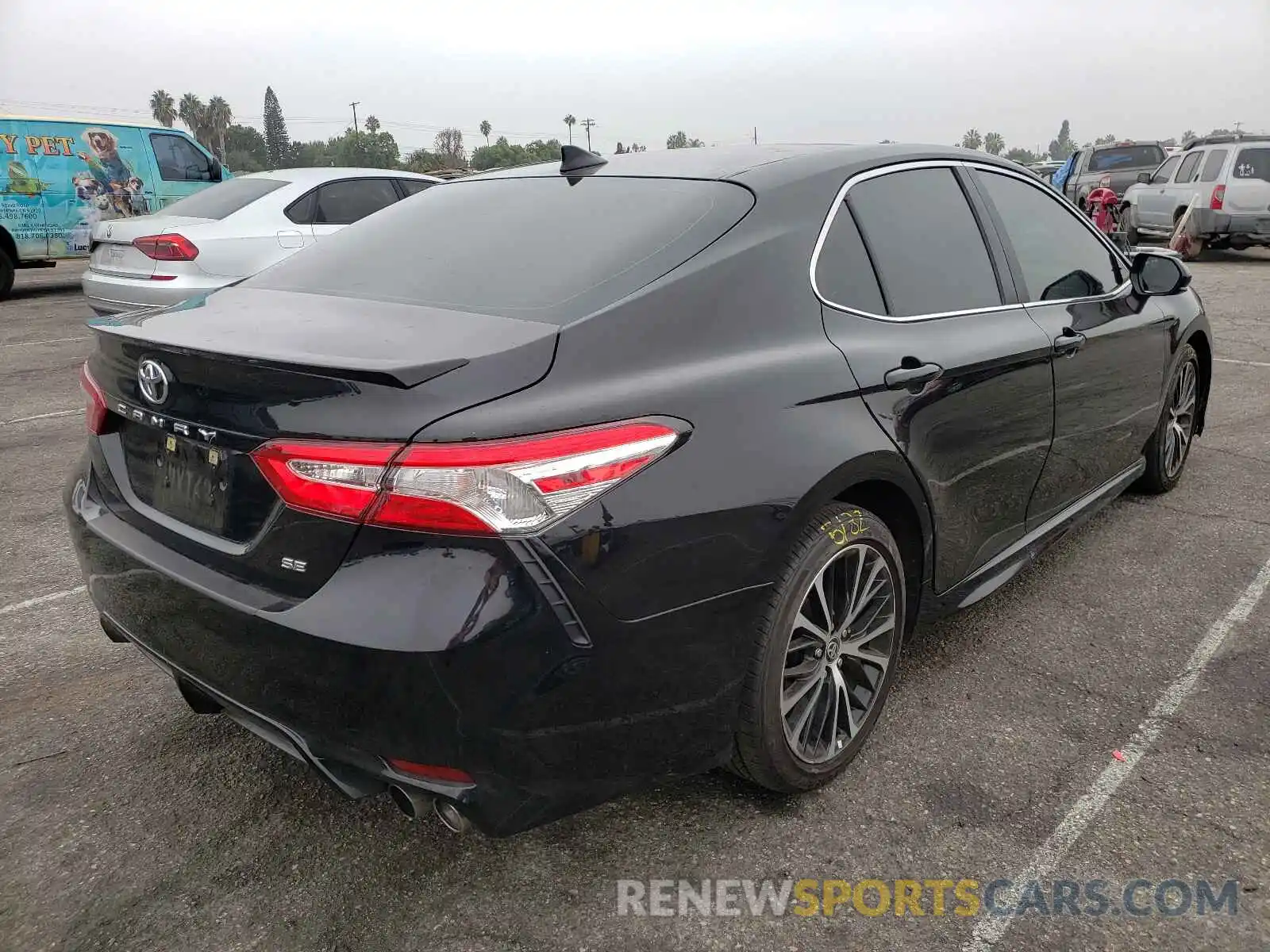 4 Photograph of a damaged car 4T1G11AK1LU367077 TOYOTA CAMRY 2020