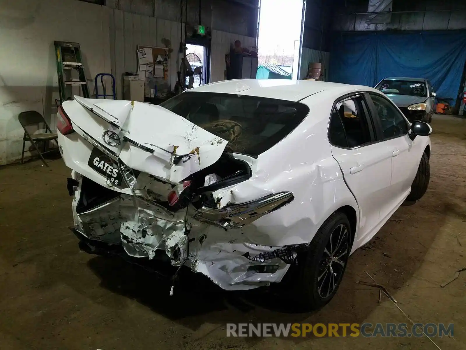 10 Photograph of a damaged car 4T1G11AK1LU368035 TOYOTA CAMRY 2020