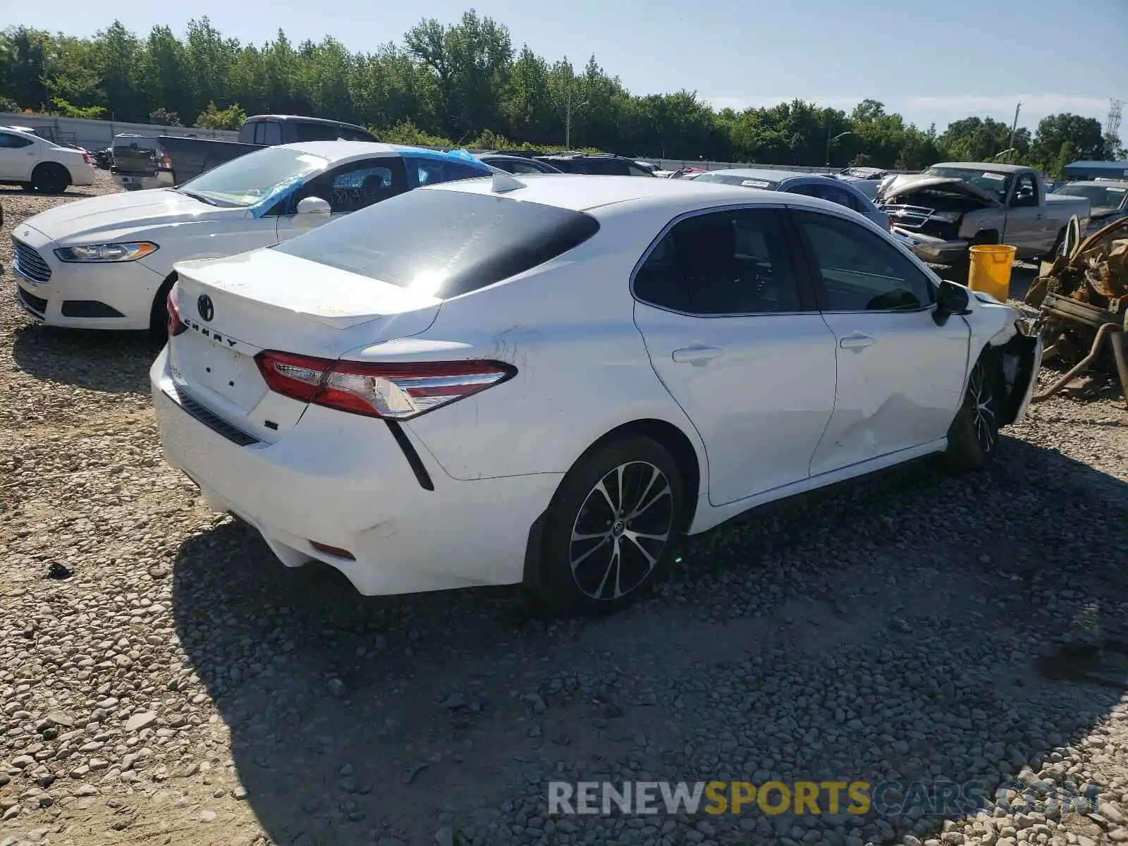 4 Photograph of a damaged car 4T1G11AK1LU384073 TOYOTA CAMRY 2020