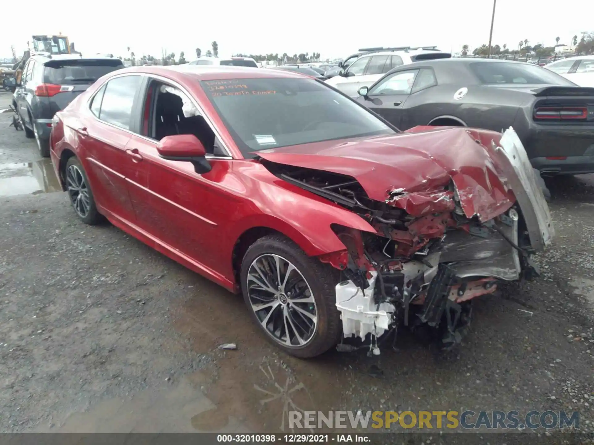 1 Photograph of a damaged car 4T1G11AK1LU398667 TOYOTA CAMRY 2020