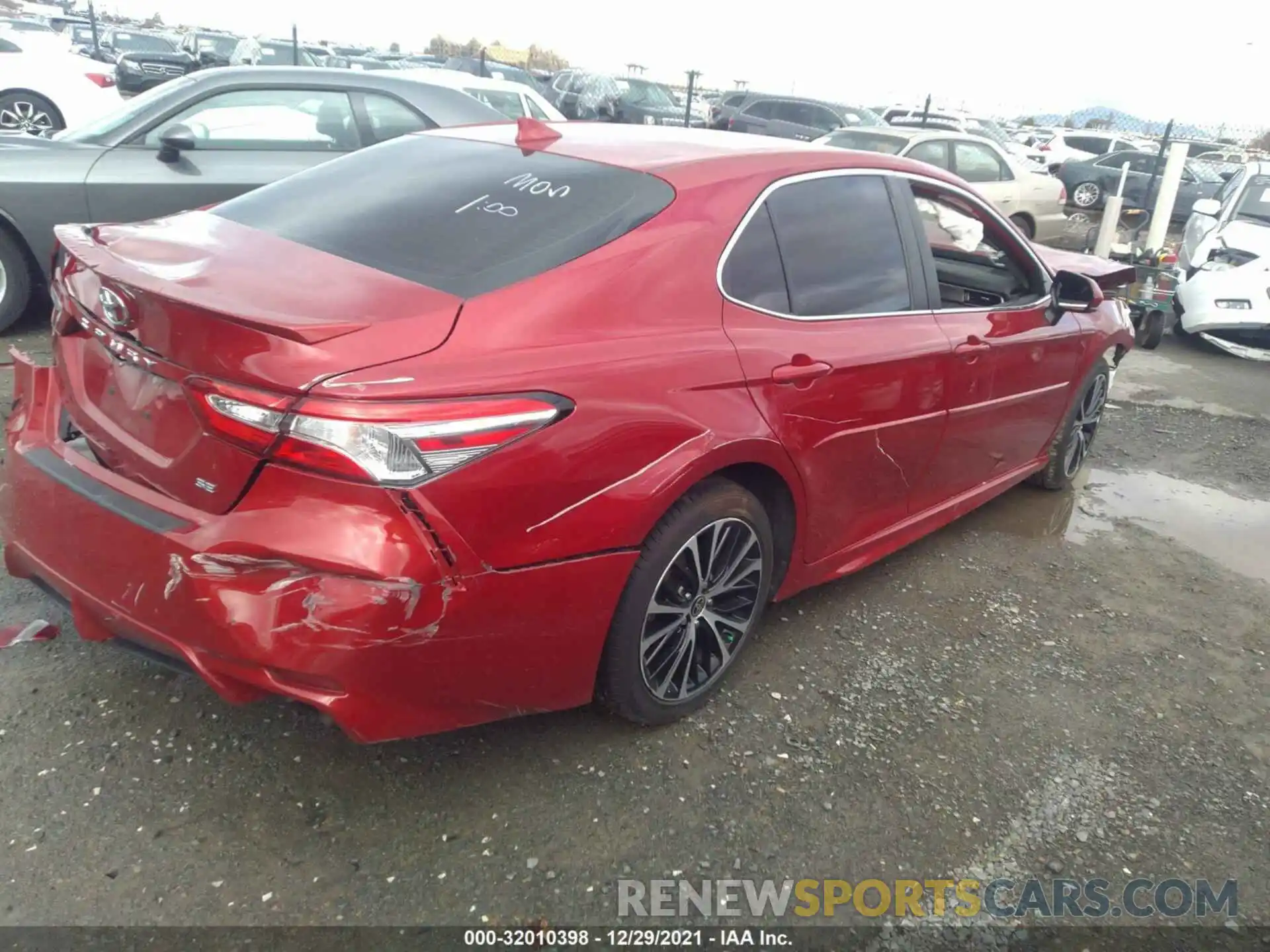 4 Photograph of a damaged car 4T1G11AK1LU398667 TOYOTA CAMRY 2020