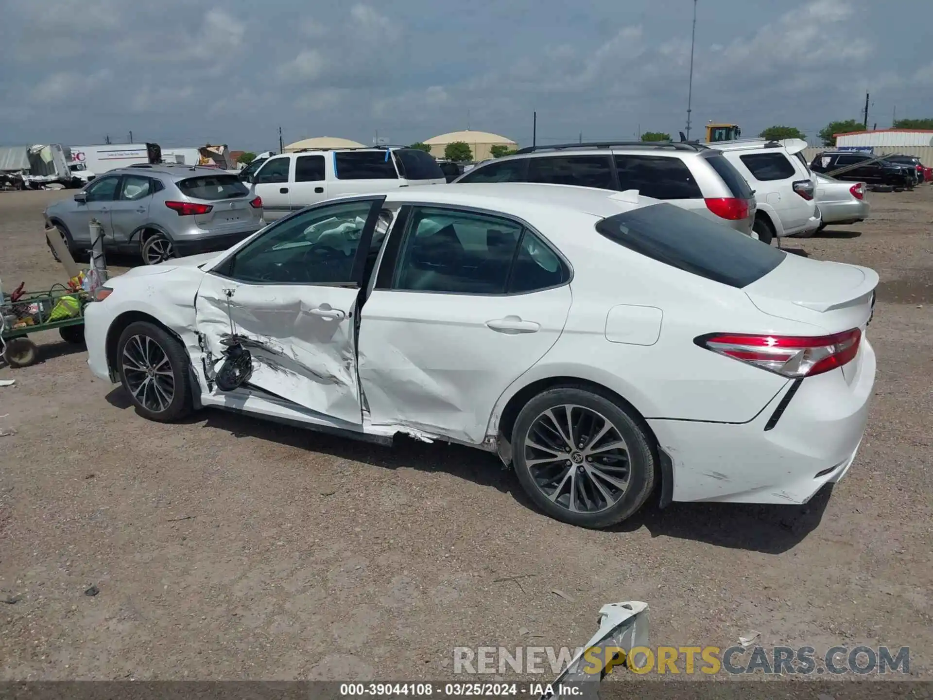 14 Photograph of a damaged car 4T1G11AK1LU508052 TOYOTA CAMRY 2020