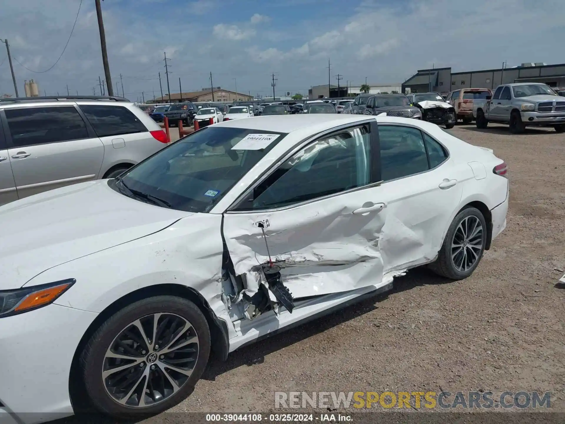 6 Photograph of a damaged car 4T1G11AK1LU508052 TOYOTA CAMRY 2020