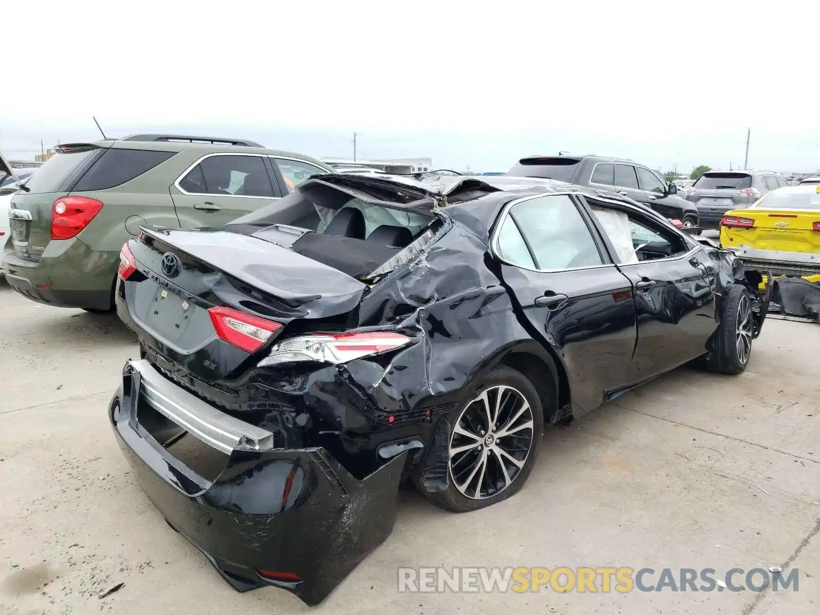 4 Photograph of a damaged car 4T1G11AK1LU879633 TOYOTA CAMRY 2020