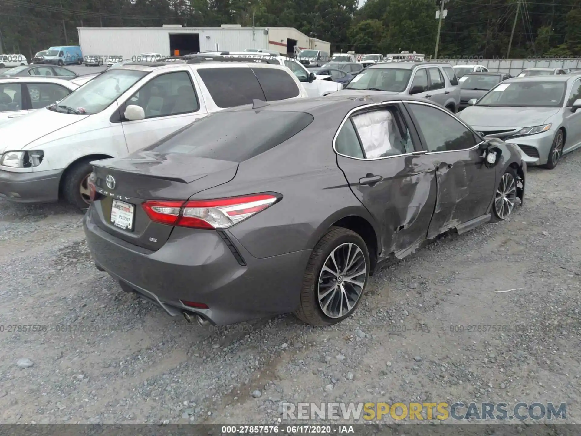 4 Photograph of a damaged car 4T1G11AK1LU886095 TOYOTA CAMRY 2020