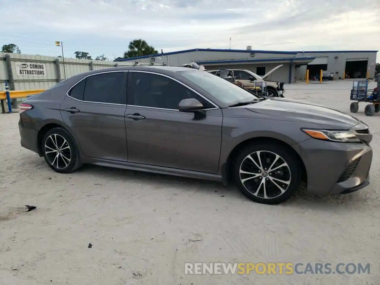 4 Photograph of a damaged car 4T1G11AK1LU896125 TOYOTA CAMRY 2020