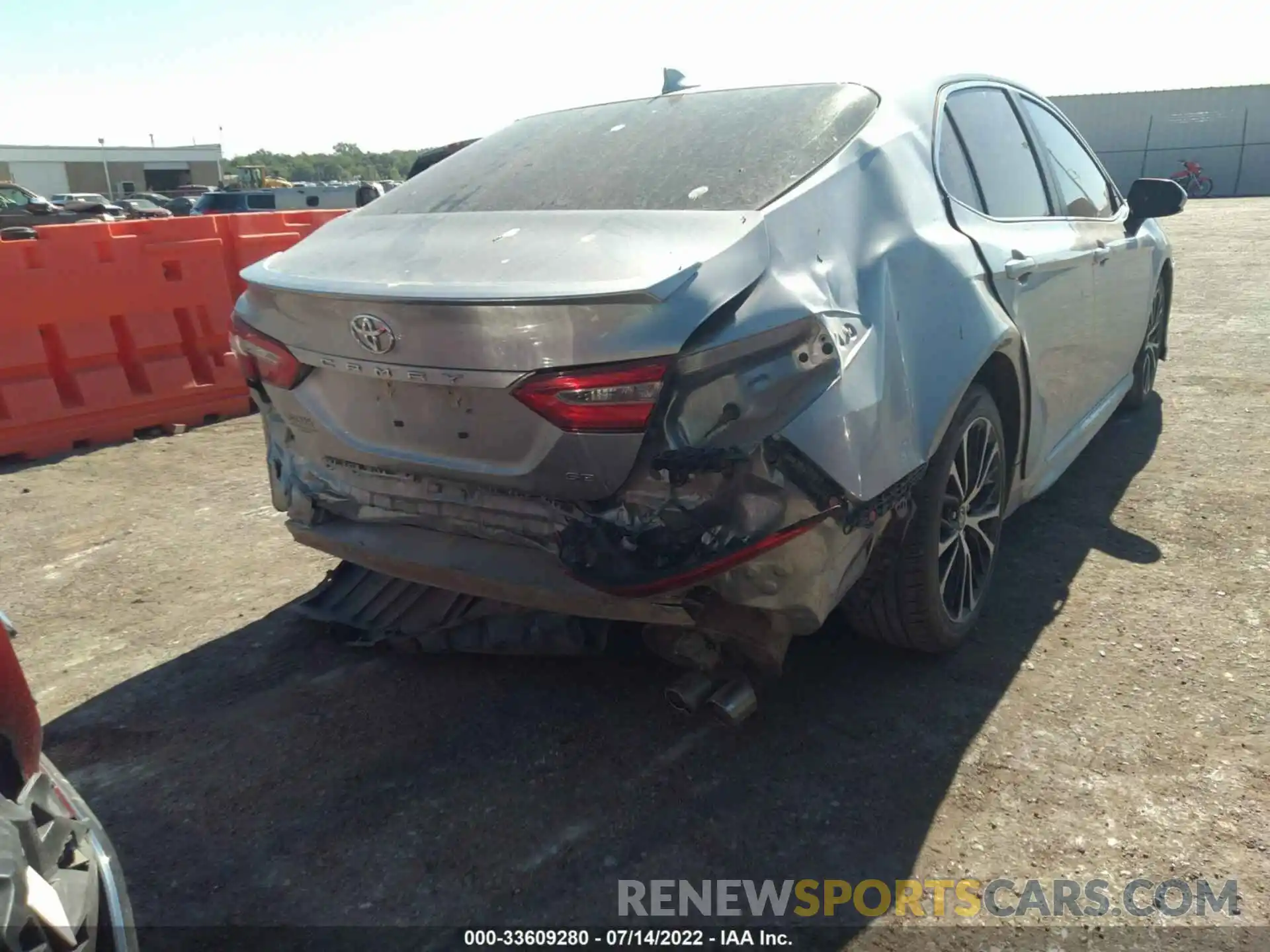 6 Photograph of a damaged car 4T1G11AK1LU898862 TOYOTA CAMRY 2020