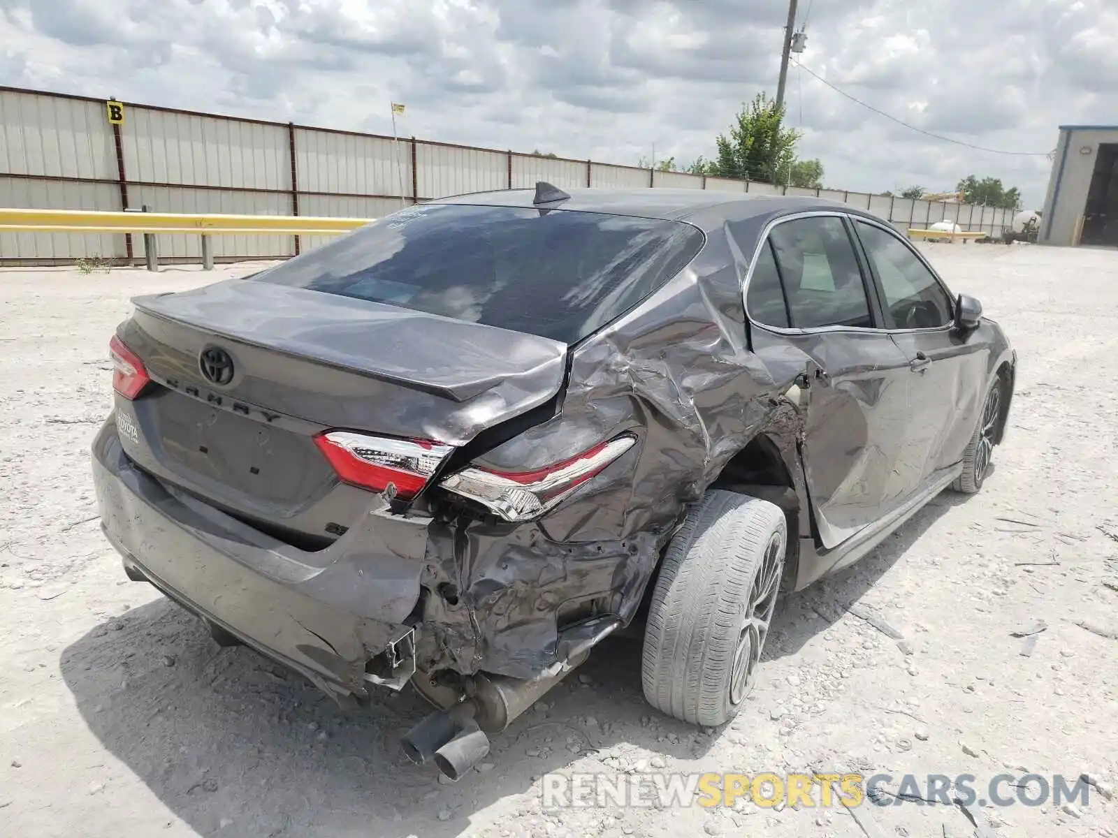 4 Photograph of a damaged car 4T1G11AK1LU903865 TOYOTA CAMRY 2020