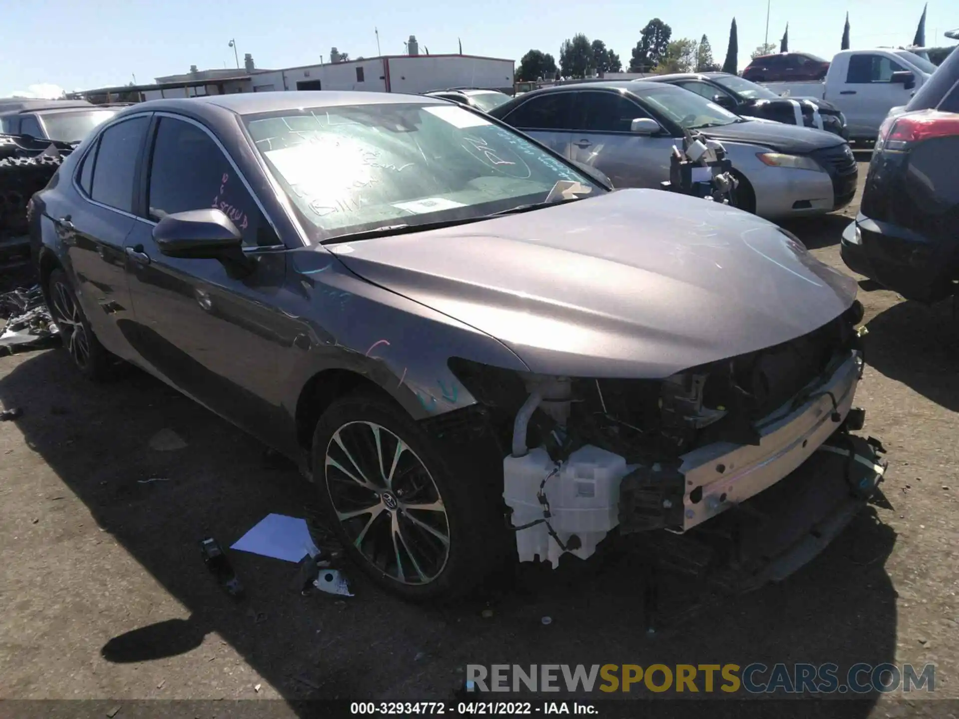 1 Photograph of a damaged car 4T1G11AK1LU908550 TOYOTA CAMRY 2020