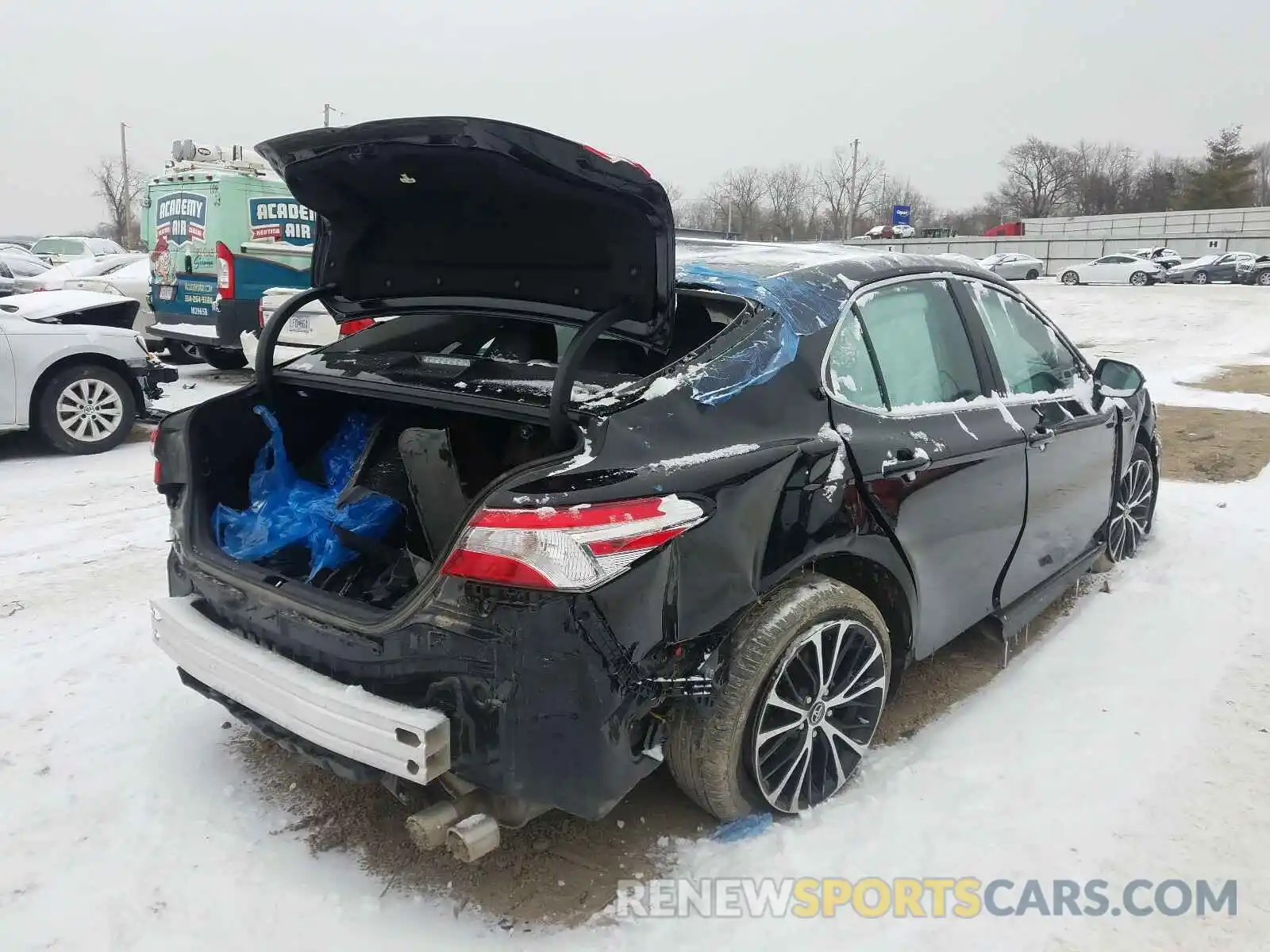 4 Photograph of a damaged car 4T1G11AK1LU913070 TOYOTA CAMRY 2020