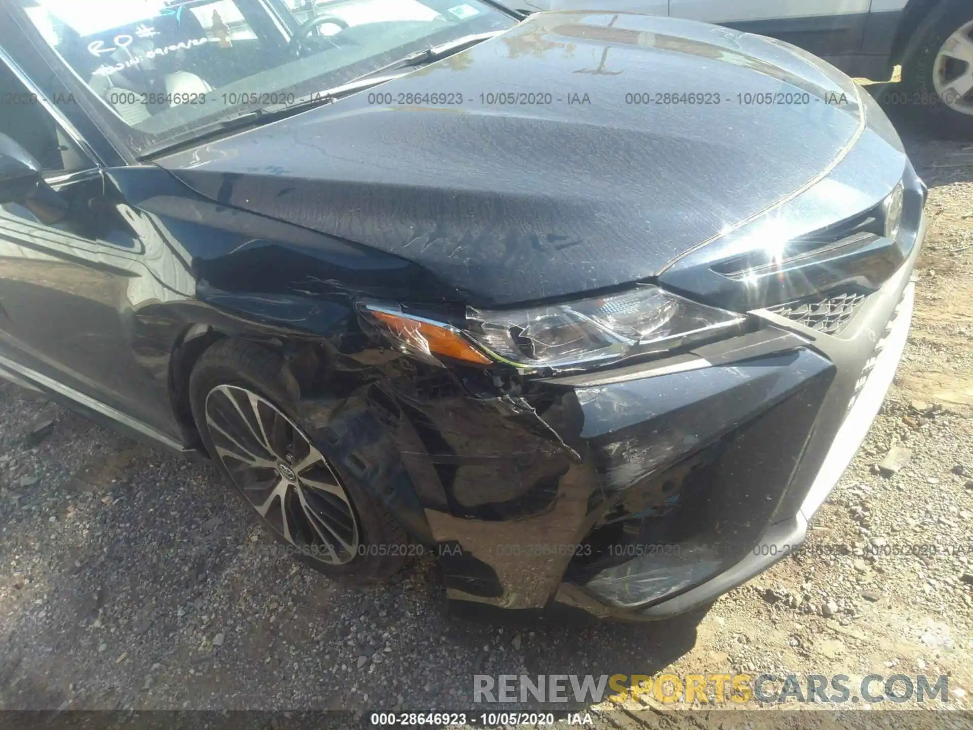 6 Photograph of a damaged car 4T1G11AK1LU913652 TOYOTA CAMRY 2020