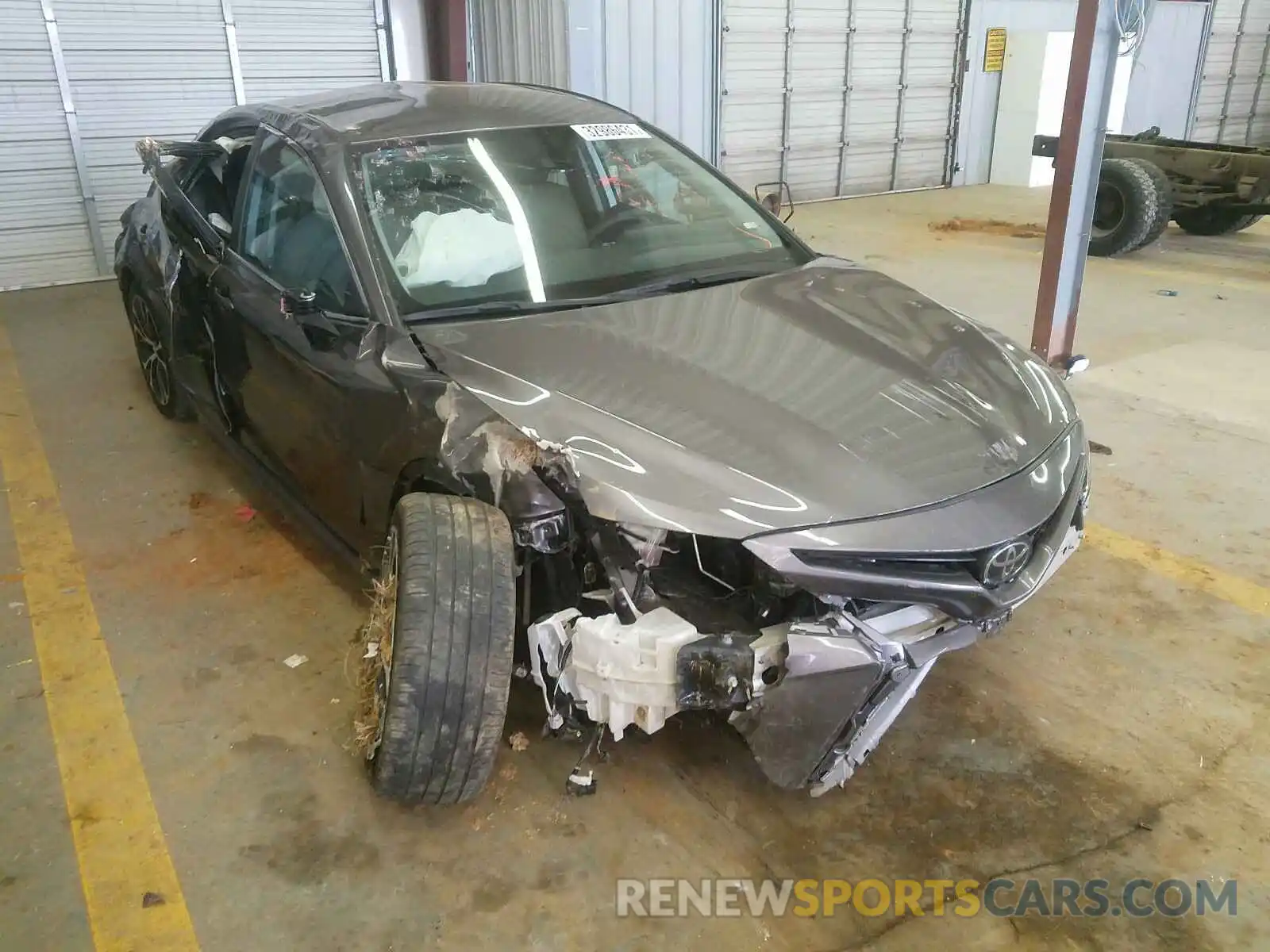 1 Photograph of a damaged car 4T1G11AK1LU925221 TOYOTA CAMRY 2020