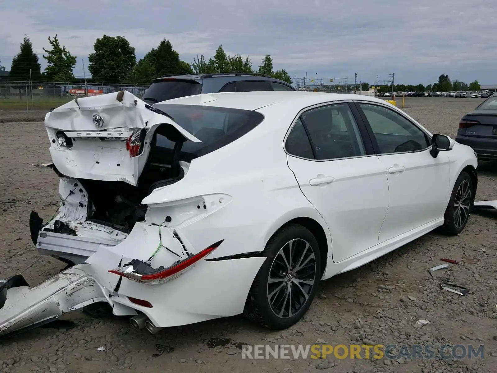 4 Photograph of a damaged car 4T1G11AK1LU926871 TOYOTA CAMRY 2020