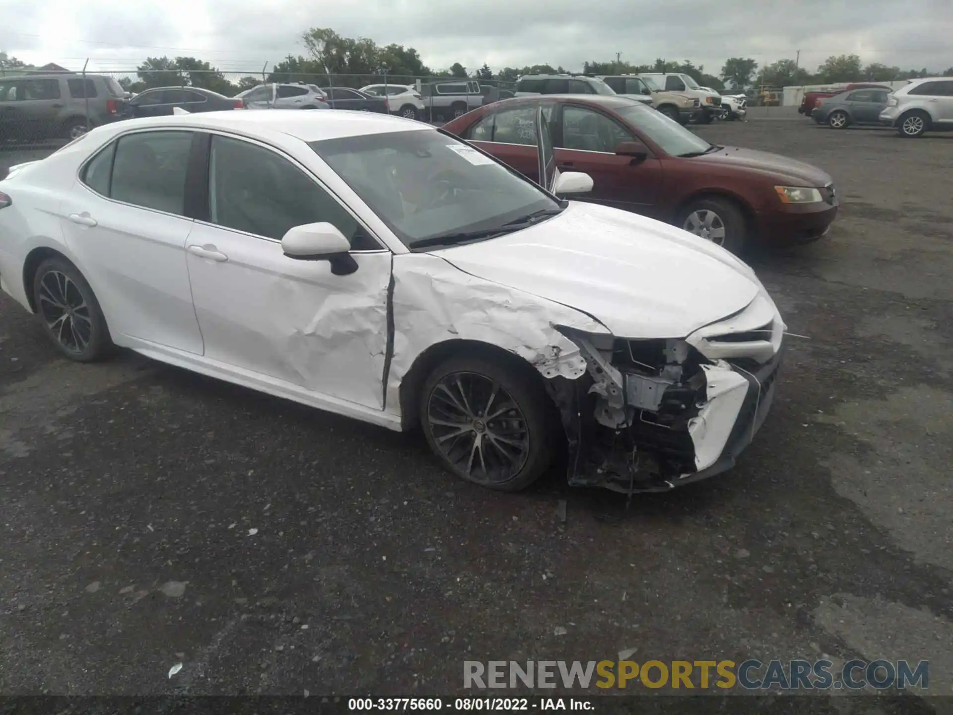 6 Photograph of a damaged car 4T1G11AK1LU928765 TOYOTA CAMRY 2020