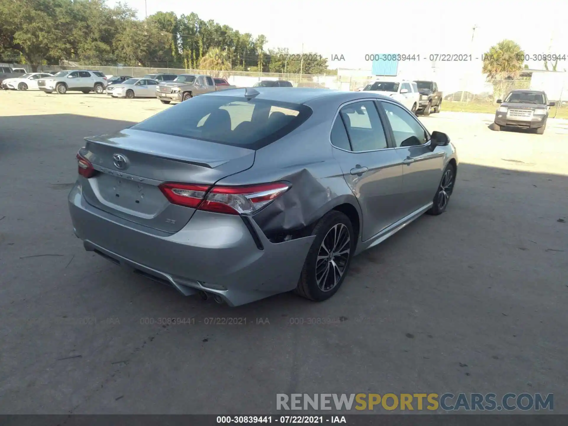 4 Photograph of a damaged car 4T1G11AK1LU930175 TOYOTA CAMRY 2020