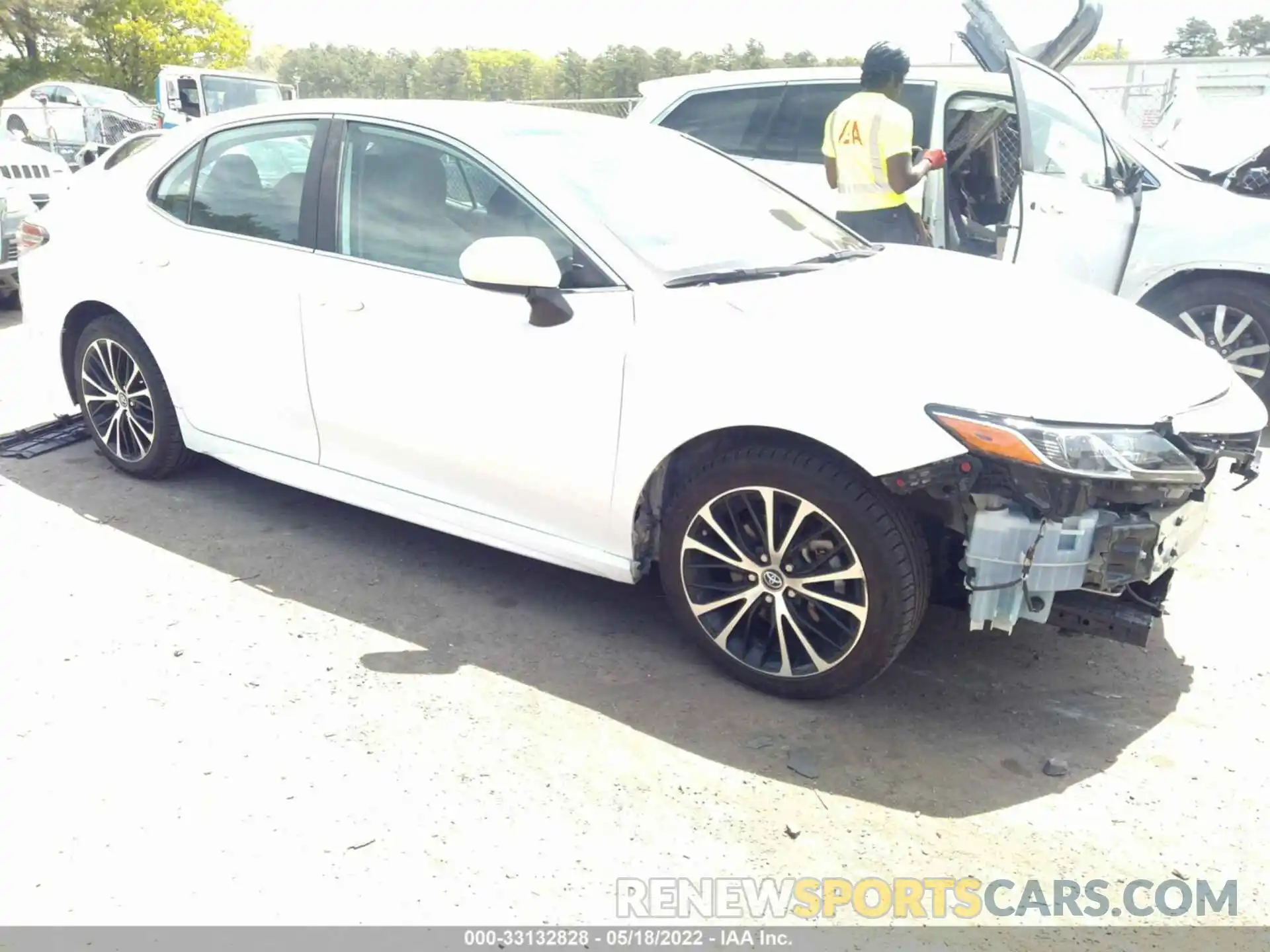 1 Photograph of a damaged car 4T1G11AK1LU932590 TOYOTA CAMRY 2020