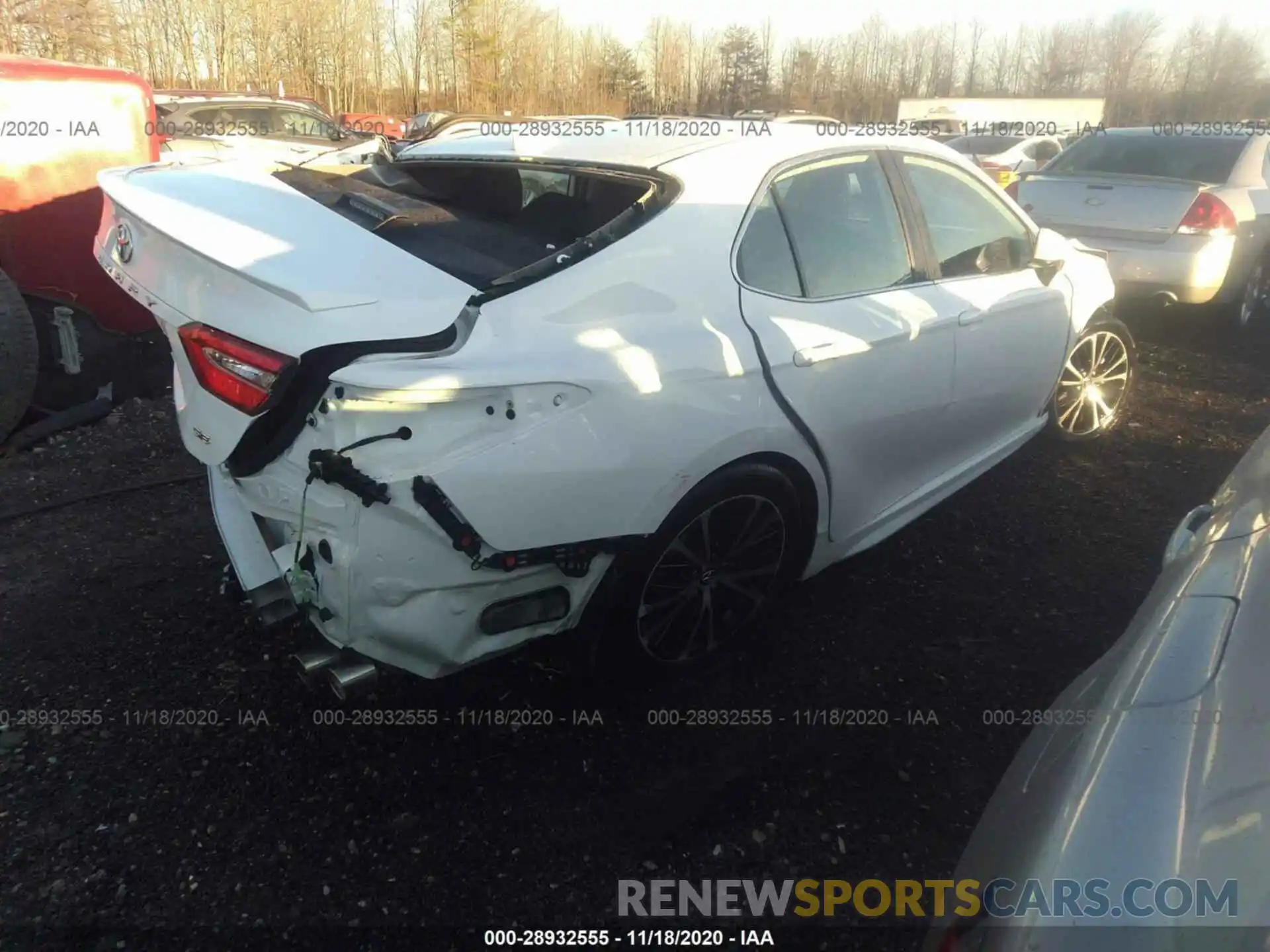 4 Photograph of a damaged car 4T1G11AK1LU938289 TOYOTA CAMRY 2020