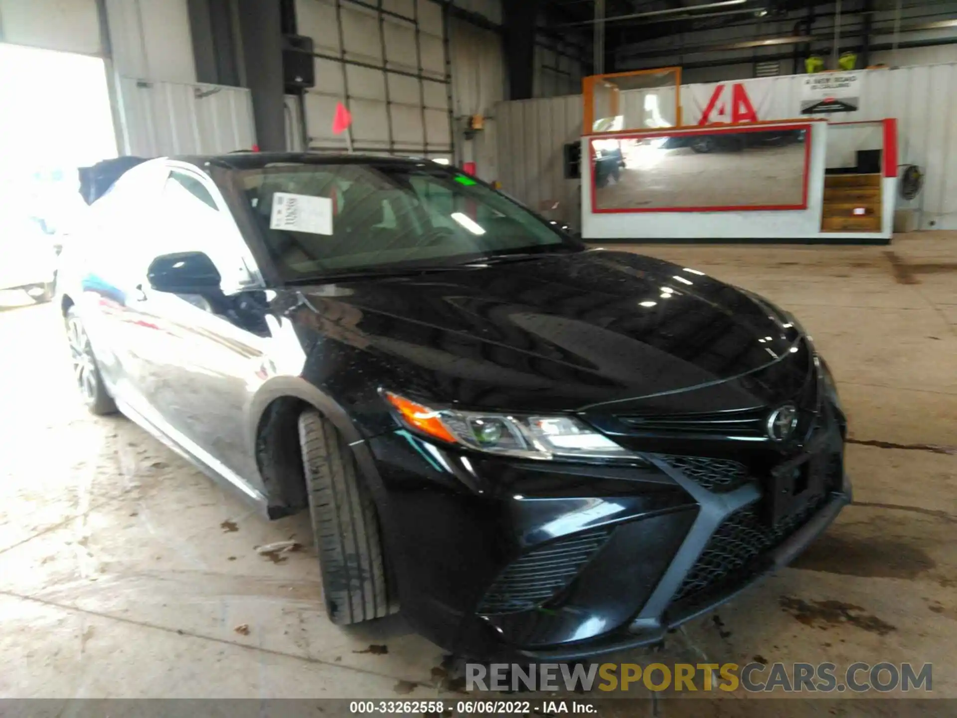 1 Photograph of a damaged car 4T1G11AK1LU943072 TOYOTA CAMRY 2020