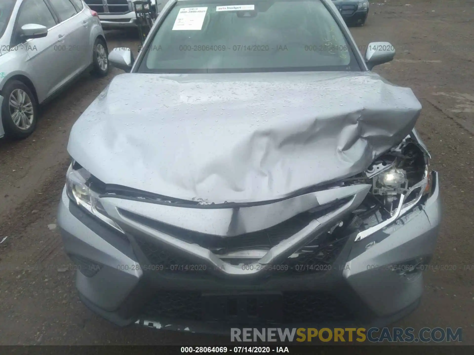 10 Photograph of a damaged car 4T1G11AK1LU943332 TOYOTA CAMRY 2020