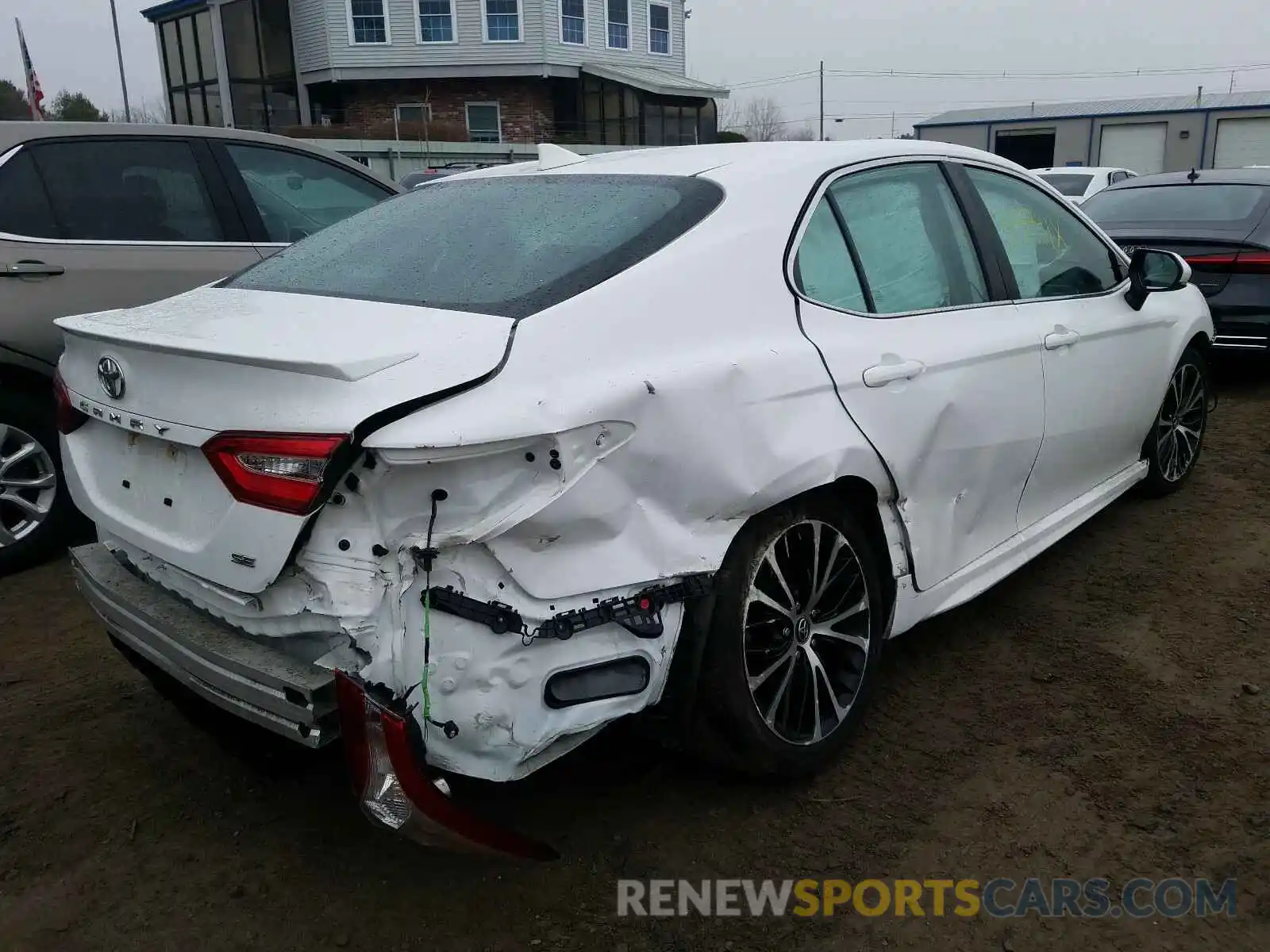 4 Photograph of a damaged car 4T1G11AK1LU944870 TOYOTA CAMRY 2020