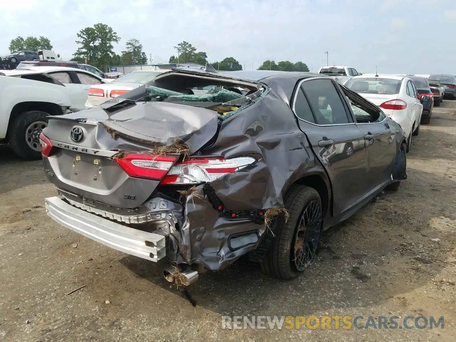 4 Photograph of a damaged car 4T1G11AK1LU946358 TOYOTA CAMRY 2020