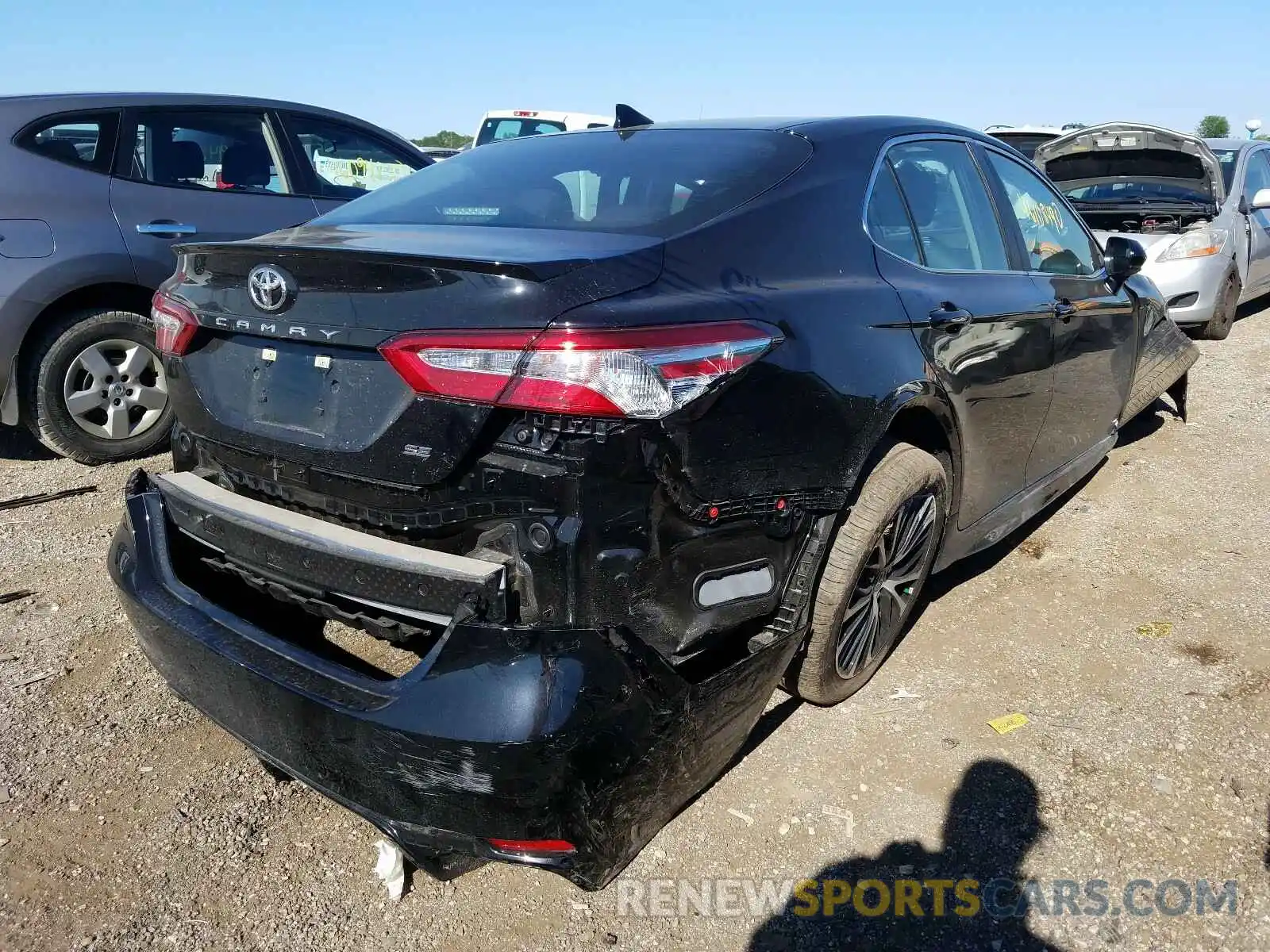 4 Photograph of a damaged car 4T1G11AK1LU955514 TOYOTA CAMRY 2020