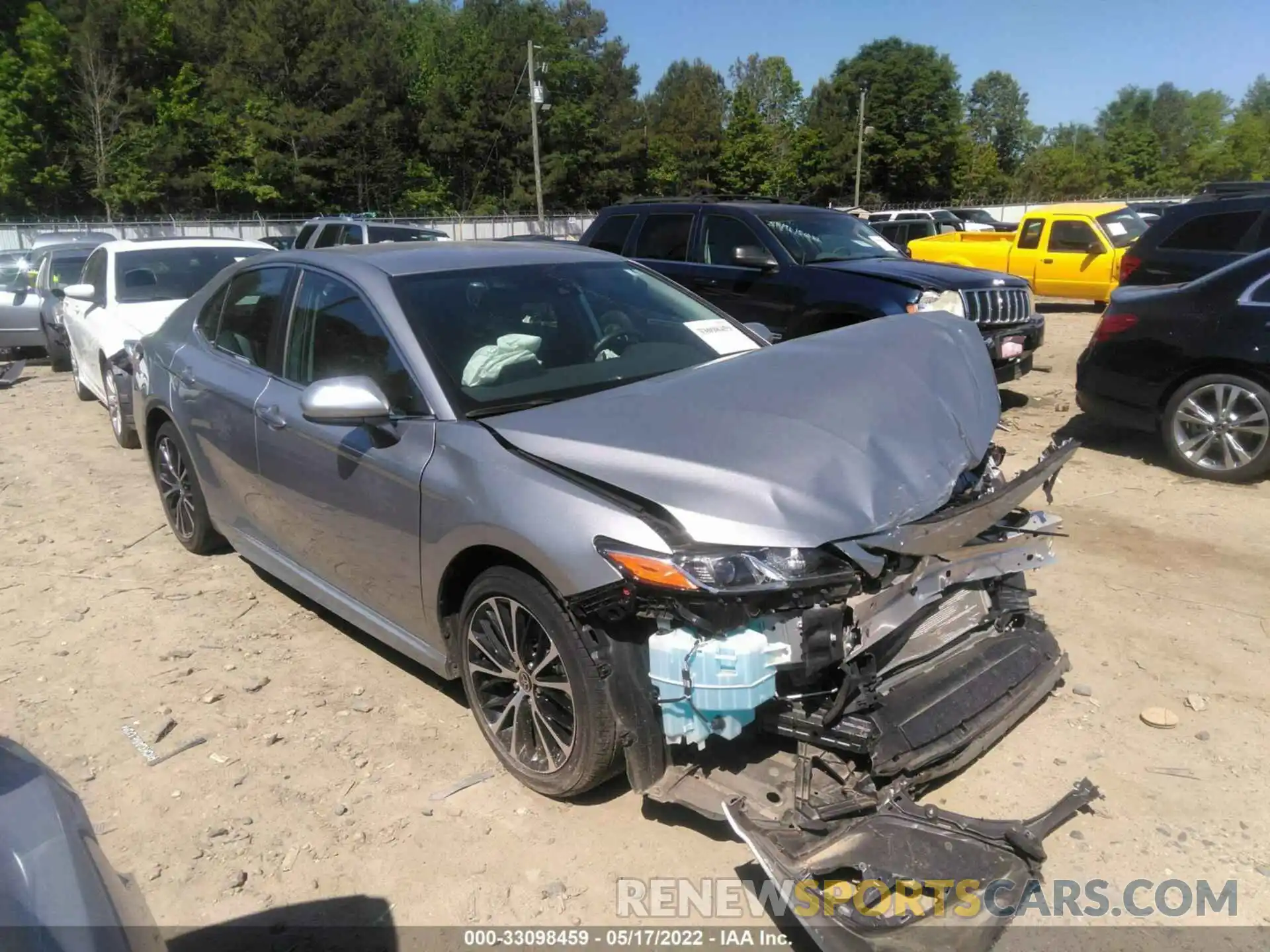 1 Photograph of a damaged car 4T1G11AK1LU987900 TOYOTA CAMRY 2020