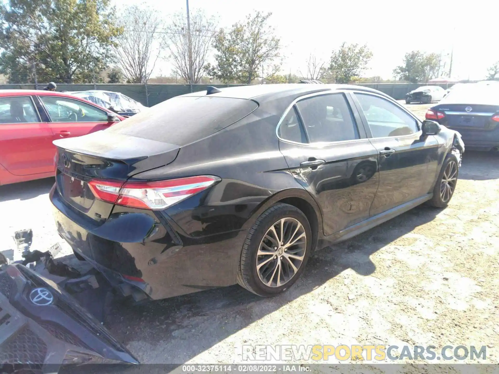 4 Photograph of a damaged car 4T1G11AK1LU989999 TOYOTA CAMRY 2020