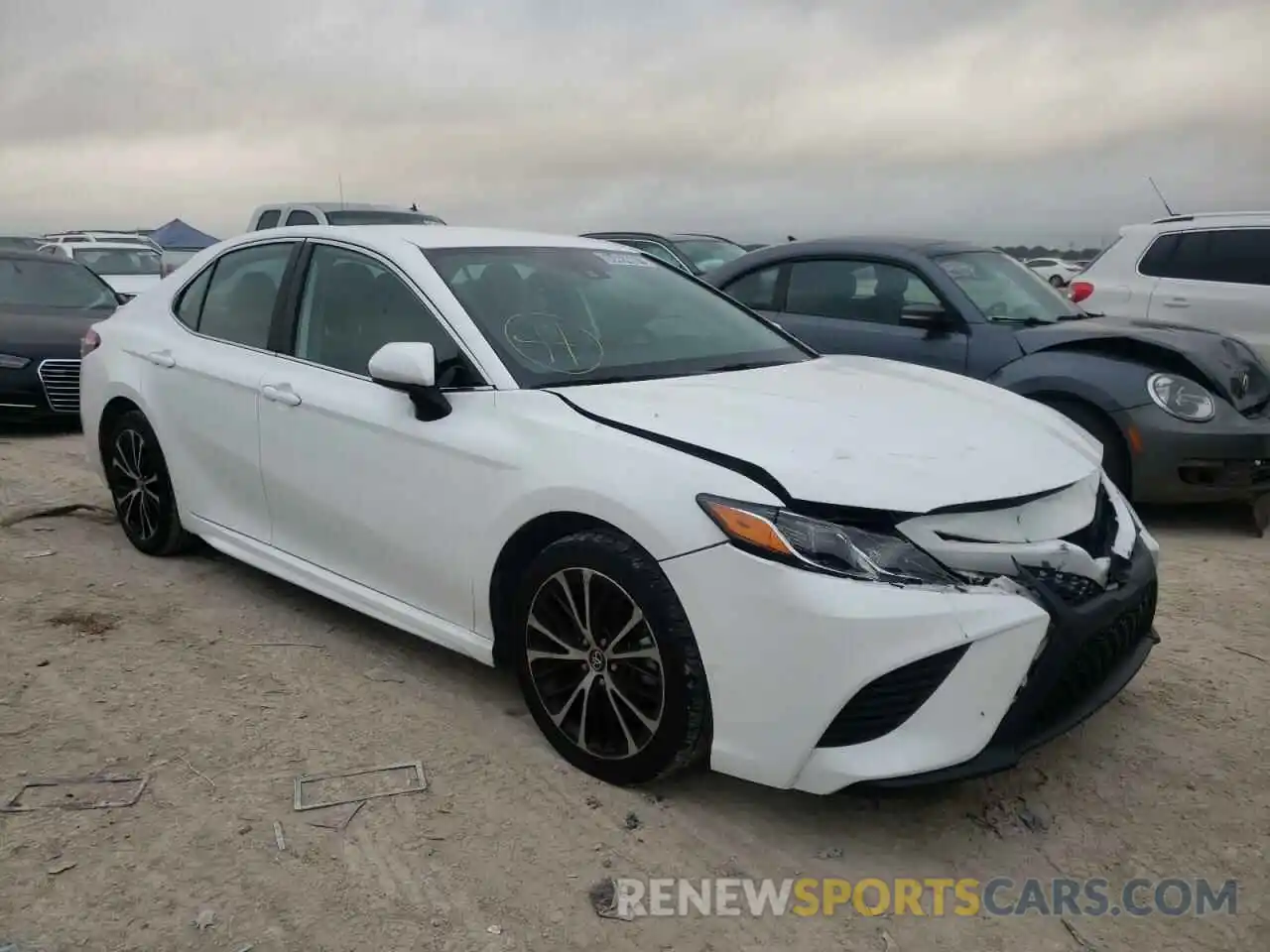 1 Photograph of a damaged car 4T1G11AK2LU301959 TOYOTA CAMRY 2020