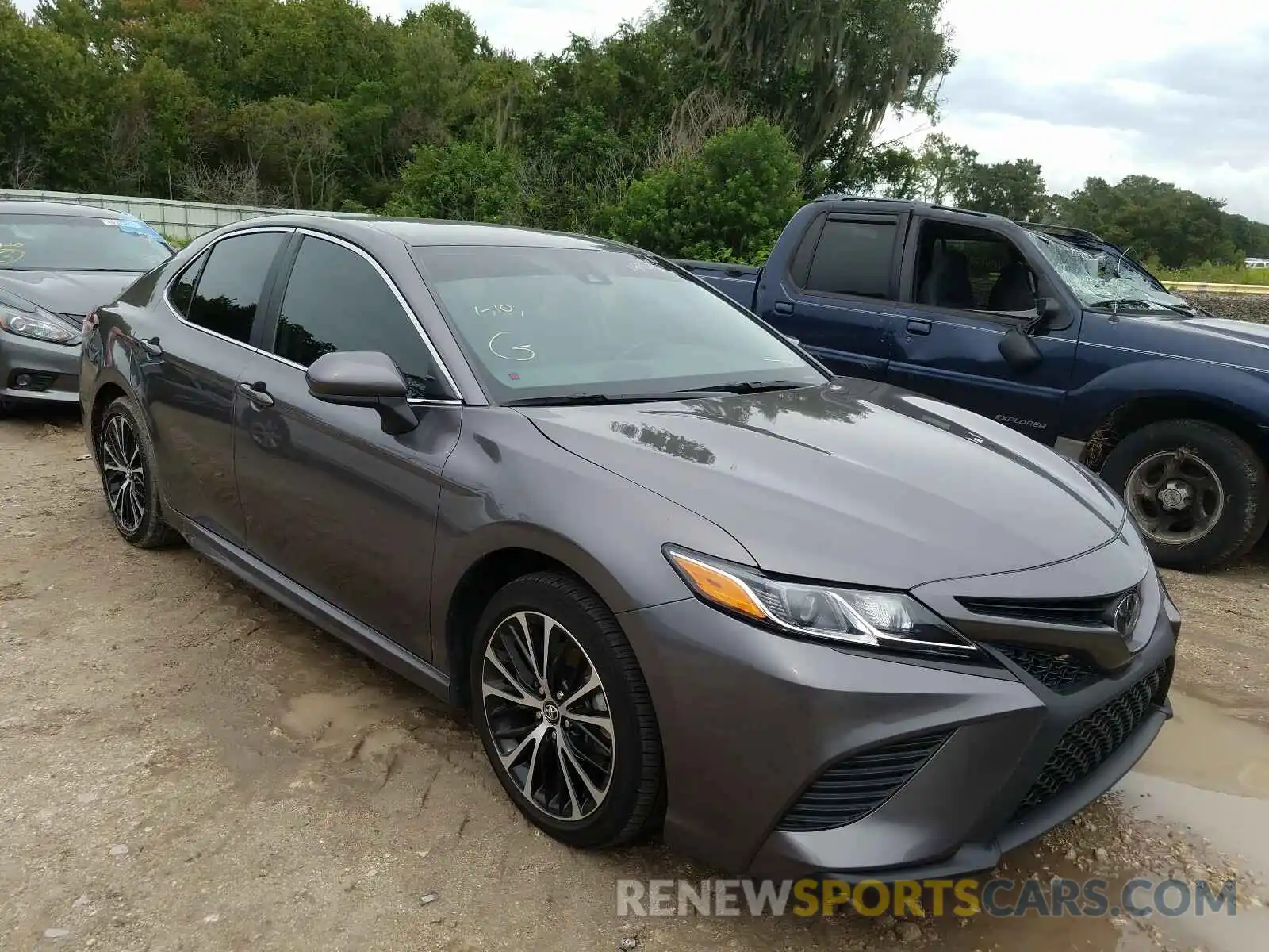 1 Photograph of a damaged car 4T1G11AK2LU323217 TOYOTA CAMRY 2020