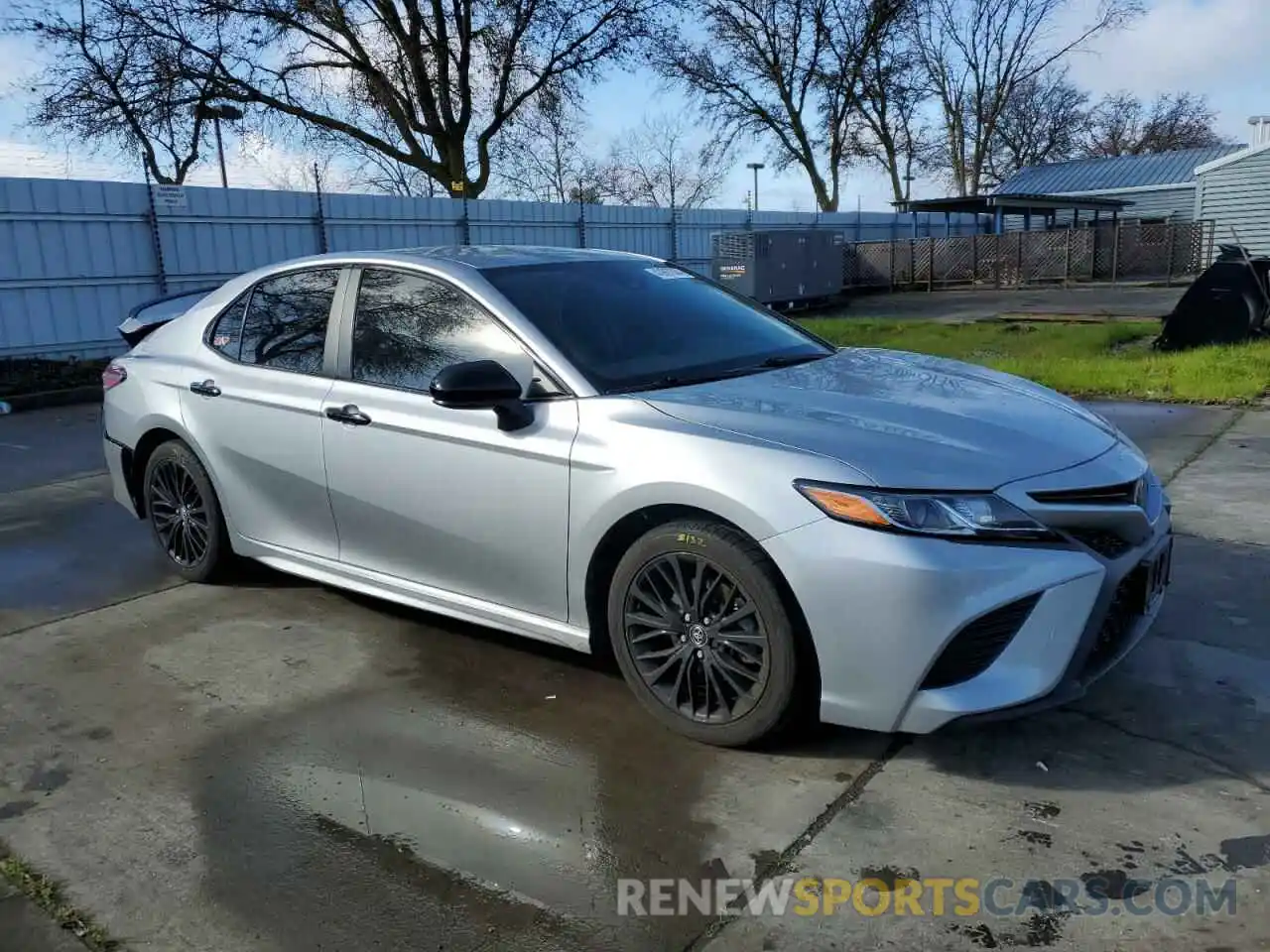 4 Photograph of a damaged car 4T1G11AK2LU325825 TOYOTA CAMRY 2020