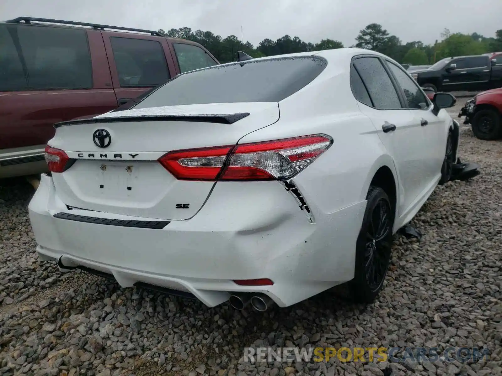 4 Photograph of a damaged car 4T1G11AK2LU330555 TOYOTA CAMRY 2020