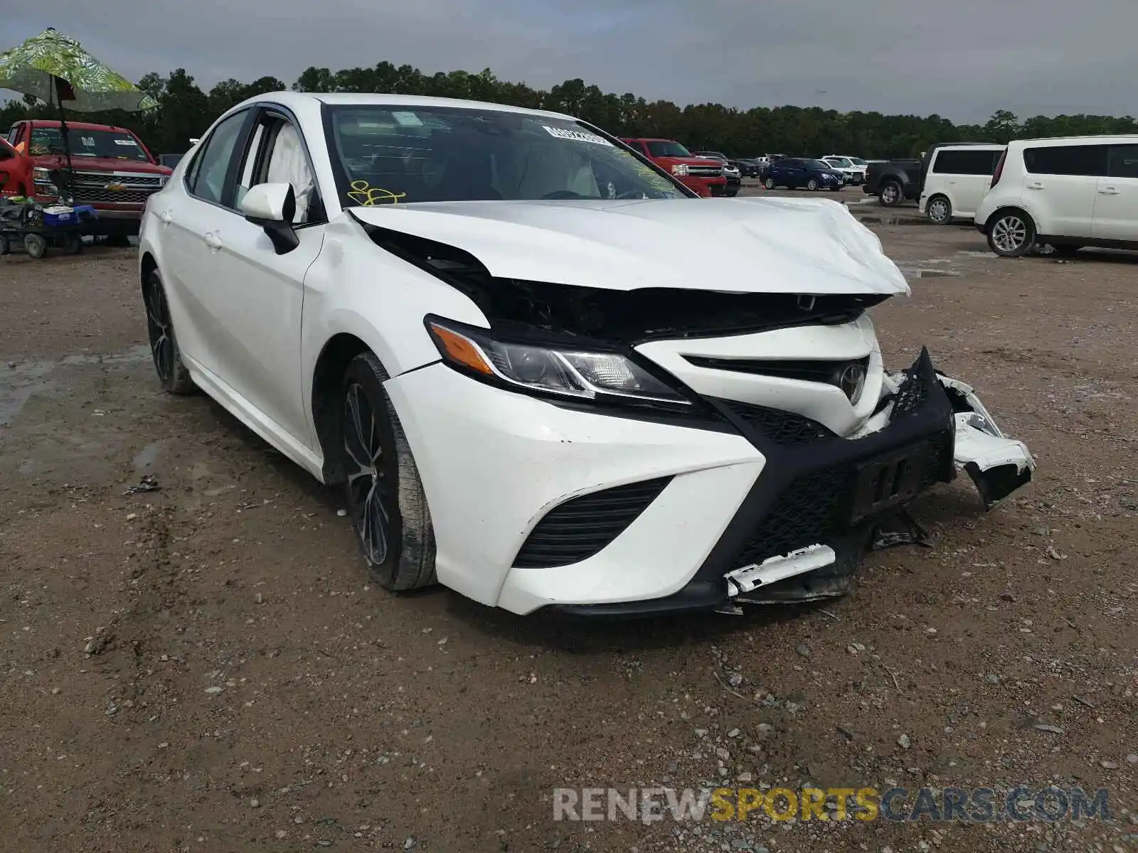 1 Photograph of a damaged car 4T1G11AK2LU330815 TOYOTA CAMRY 2020