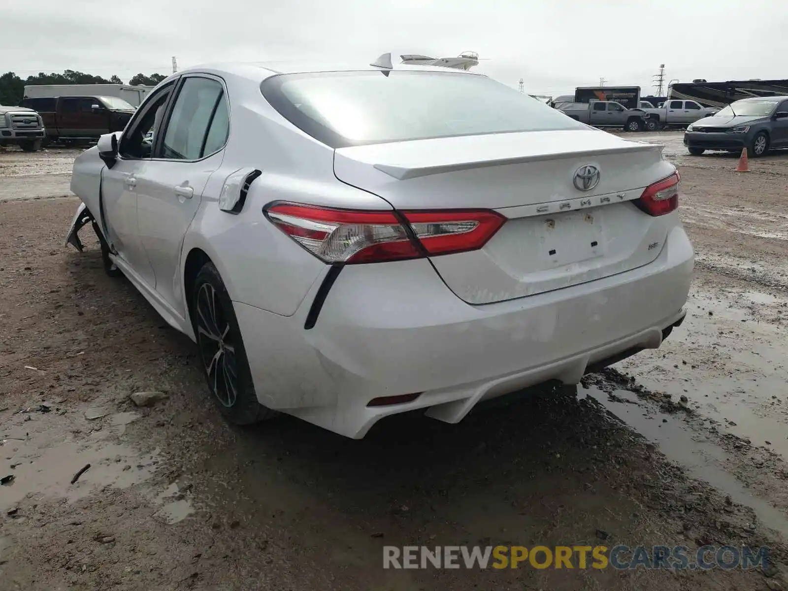 3 Photograph of a damaged car 4T1G11AK2LU330815 TOYOTA CAMRY 2020