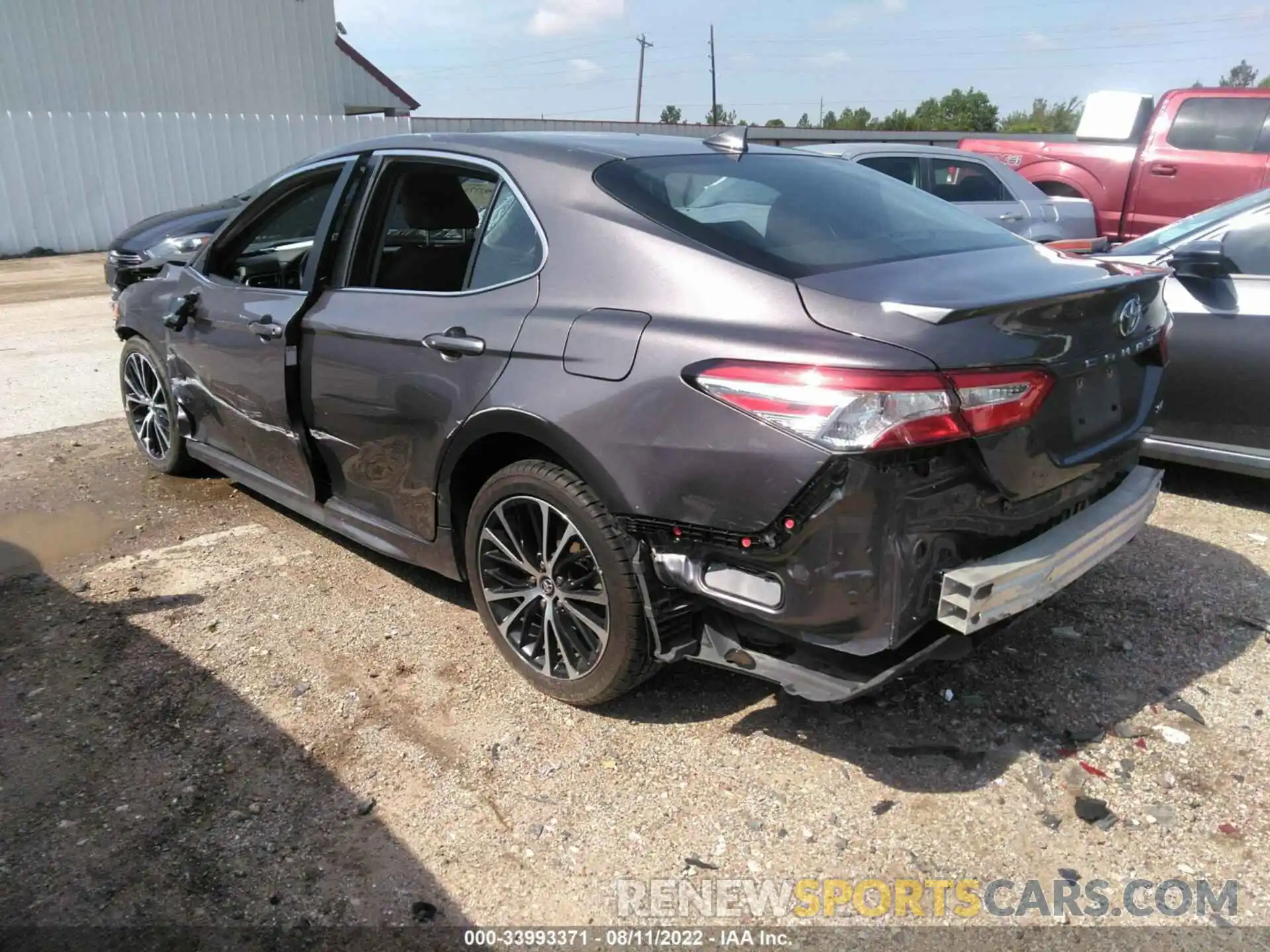 3 Фотография поврежденного автомобиля 4T1G11AK2LU332595 TOYOTA CAMRY 2020