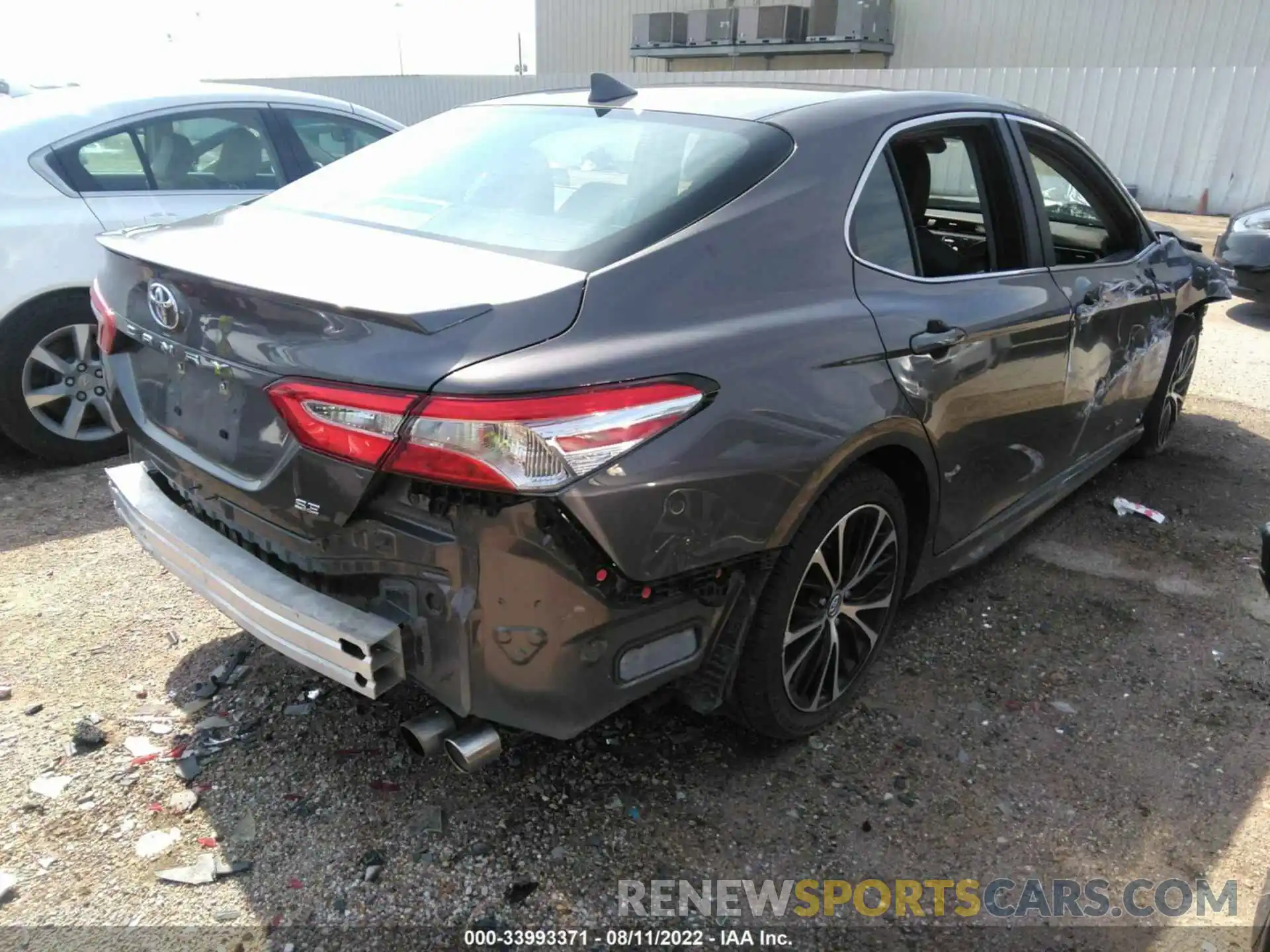 4 Photograph of a damaged car 4T1G11AK2LU332595 TOYOTA CAMRY 2020