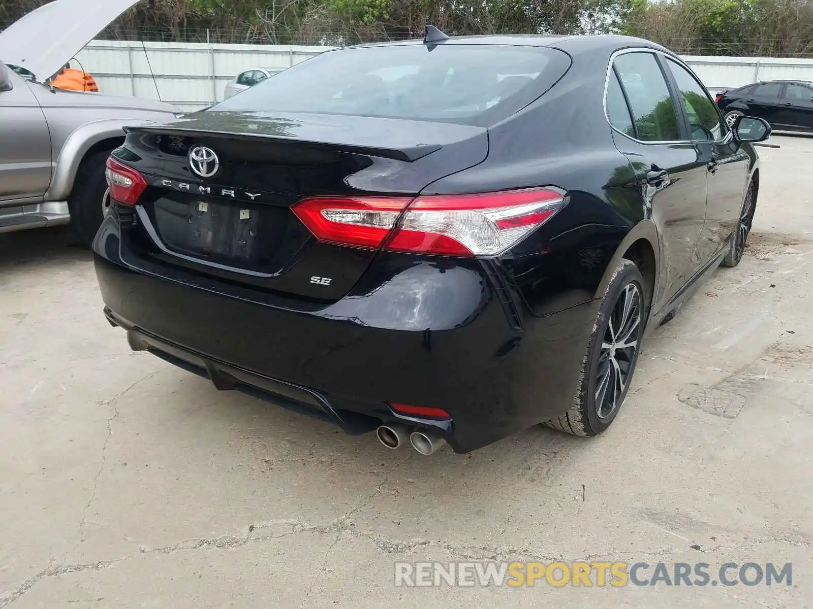 4 Photograph of a damaged car 4T1G11AK2LU334332 TOYOTA CAMRY 2020