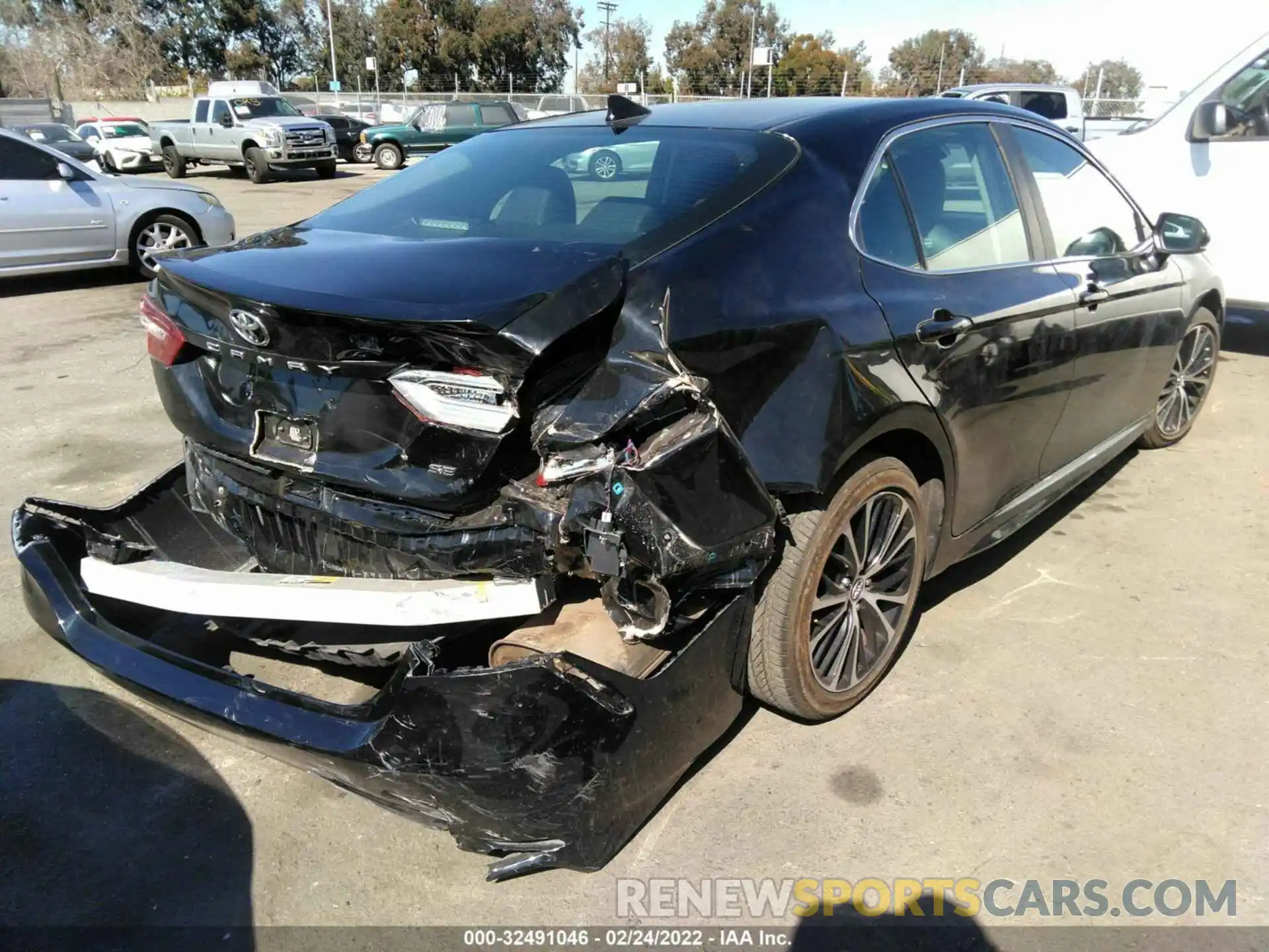 4 Photograph of a damaged car 4T1G11AK2LU344262 TOYOTA CAMRY 2020