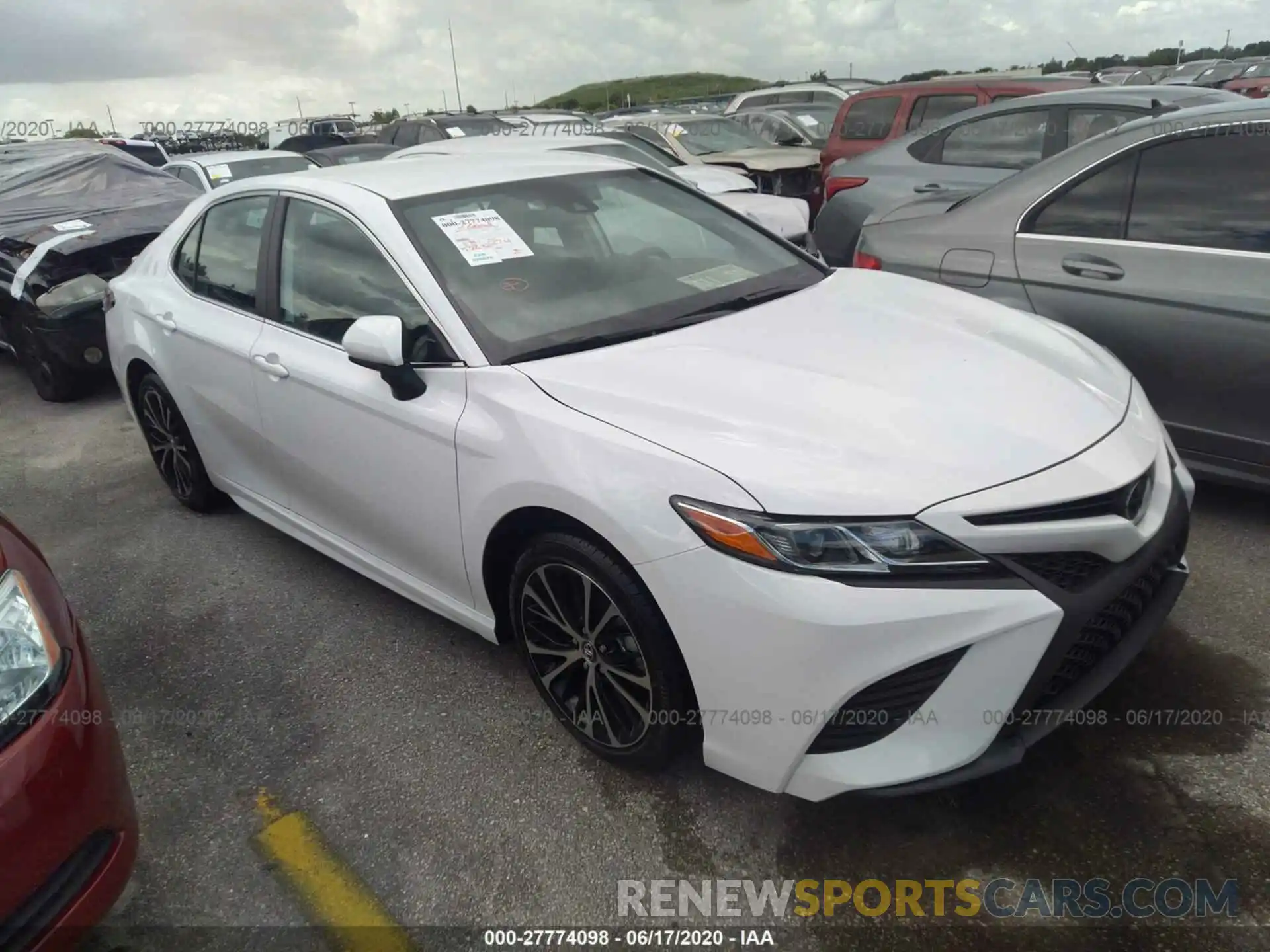 1 Photograph of a damaged car 4T1G11AK2LU350224 TOYOTA CAMRY 2020